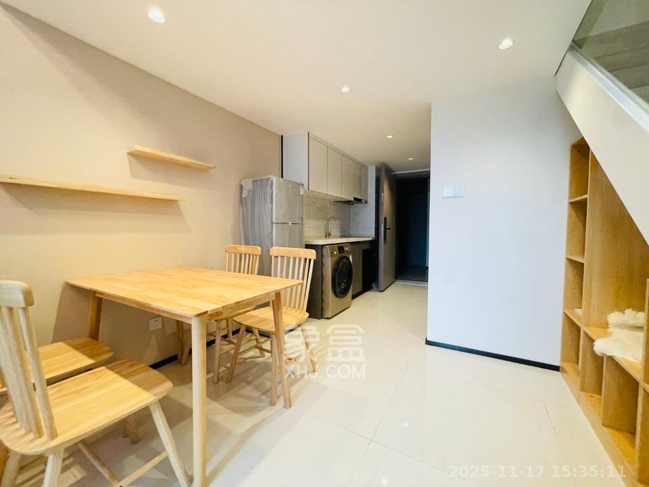 藏珑湖上公馆  1室1厅1卫    2400.0元/月室内图