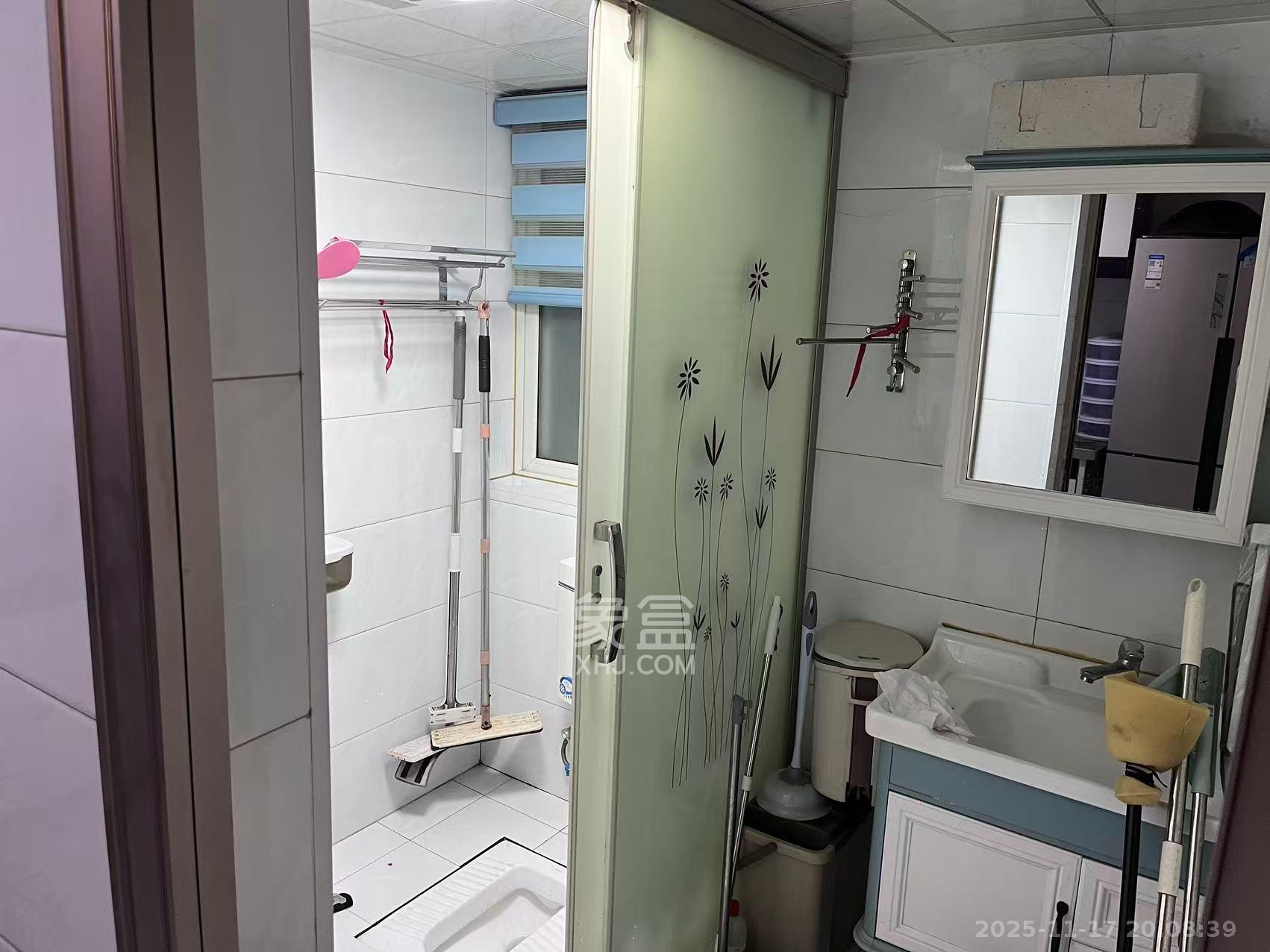 和润园一、二期 1室0厅0卫 2000.0元/月 和润园一、二期 1室0厅0卫 2000.0元/月室内图