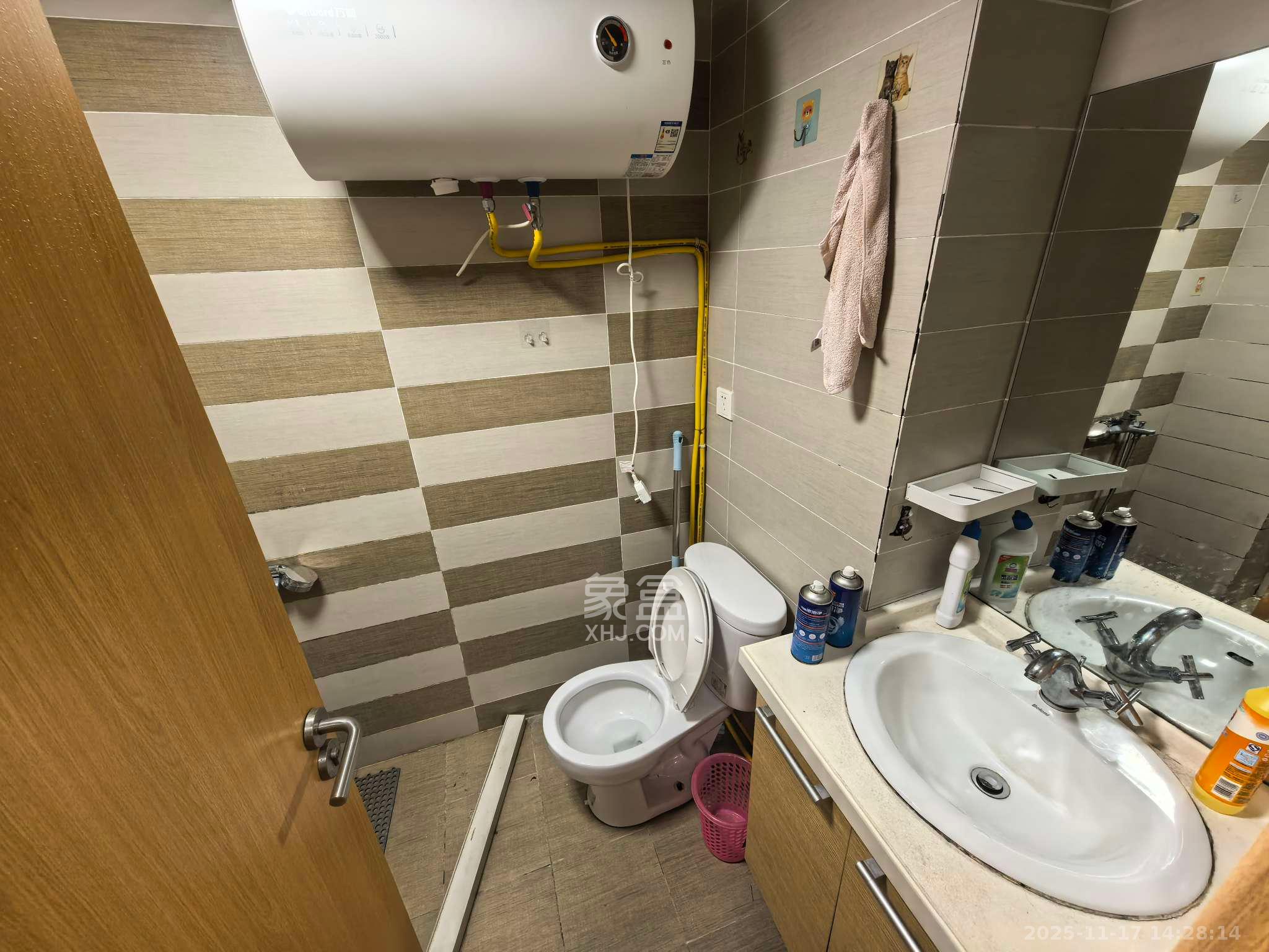 大财门公寓  1室1厅1卫    2000.0元/月室内图