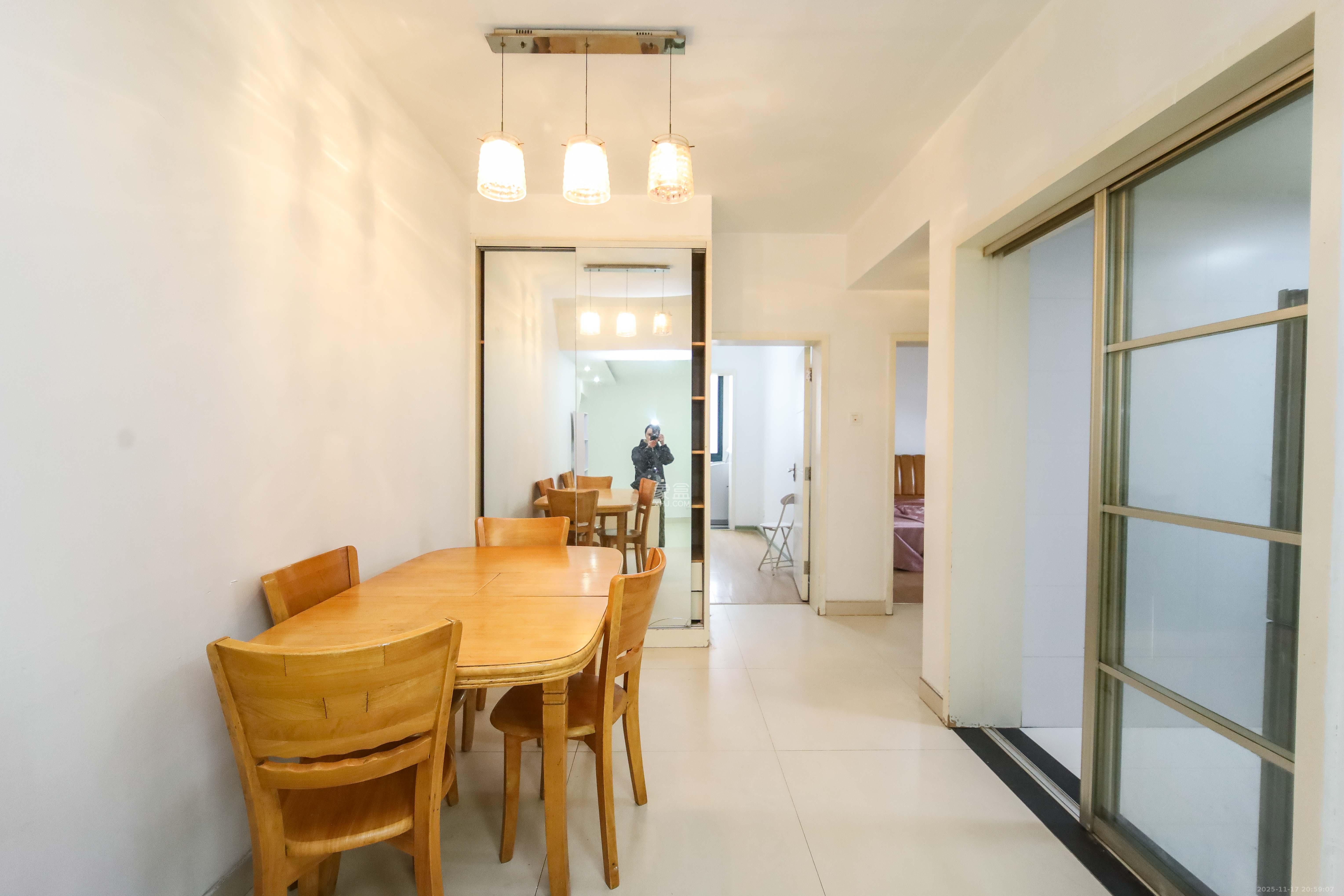 东玺门  2室2厅1卫    65.0万客厅