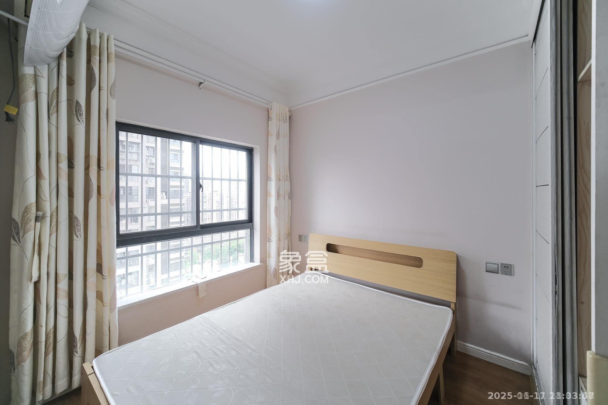 花样年华 4室2厅2卫 2200.0元/月 花样年华 4室2厅2卫 2200.0元/月室内图