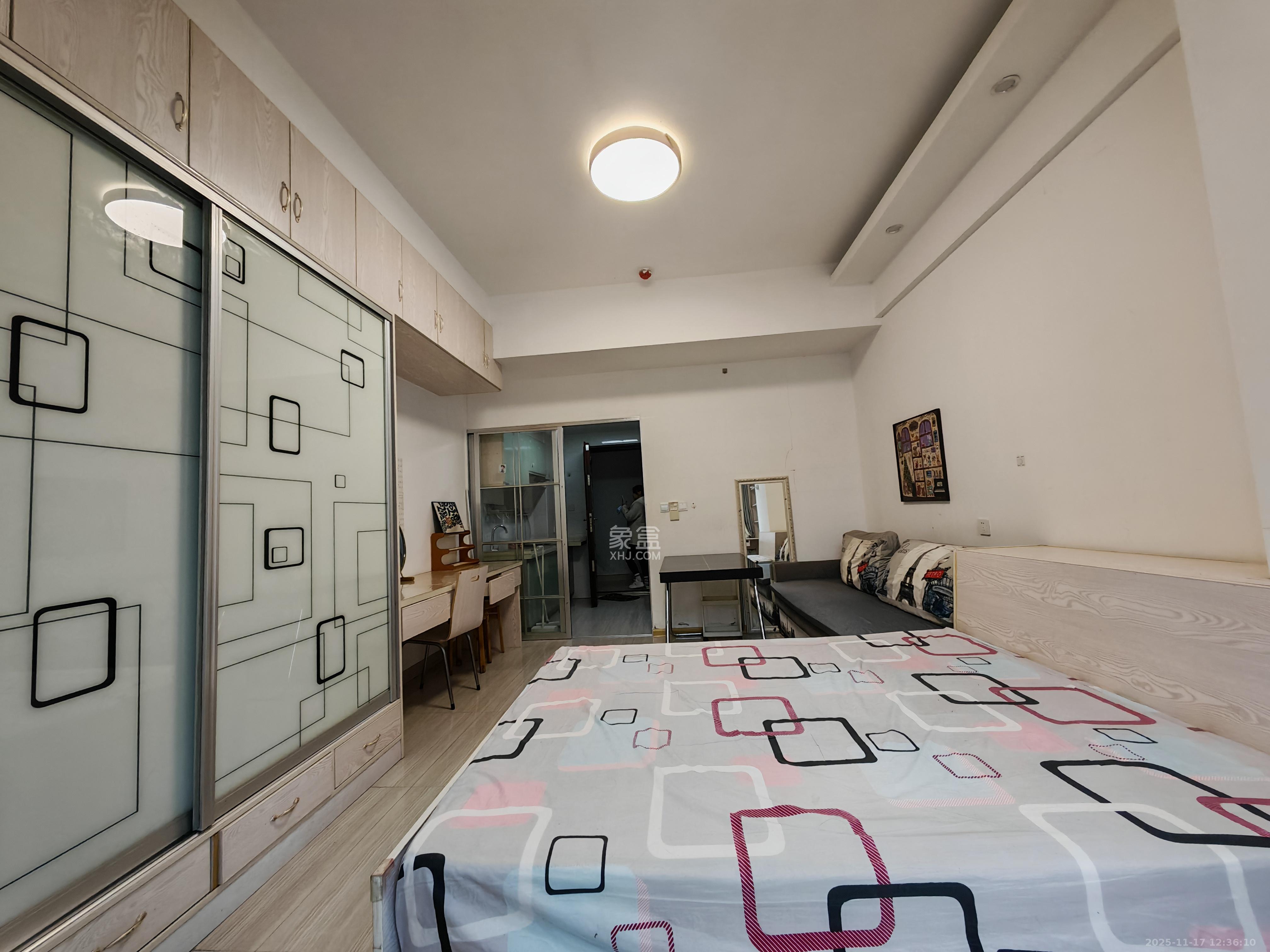 金茂梅溪湖  1室1厅1卫    1700.0元/月室内图