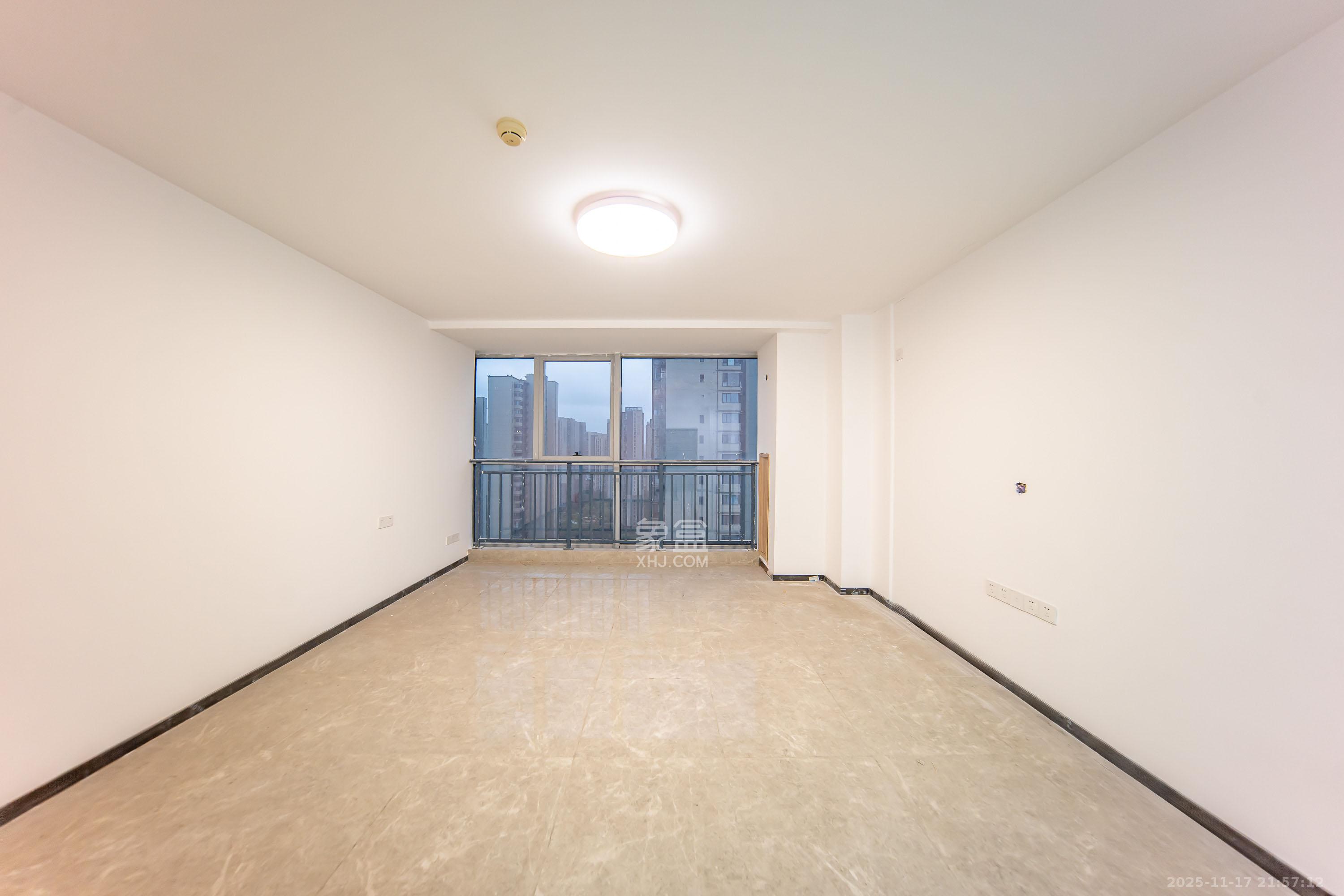 奥克斯滨仕花园(奥克斯洋湖广场/奥克斯中心) 1室1厅1卫 26.0万 奥克斯滨仕花园(奥克斯洋湖广场/奥克斯中心) 1室1厅1卫 26.0万客厅