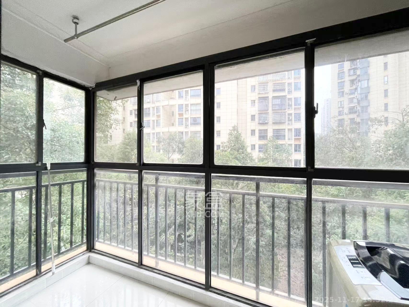 保利麓谷林语A区  1室2厅1卫    2100.0元/月室内图