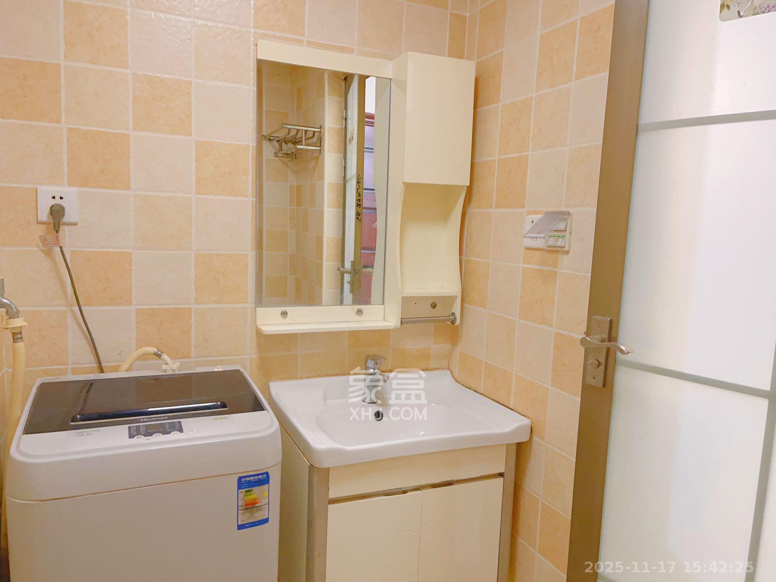 阳光锦城  1室1厅1卫    1600.0元/月室内图