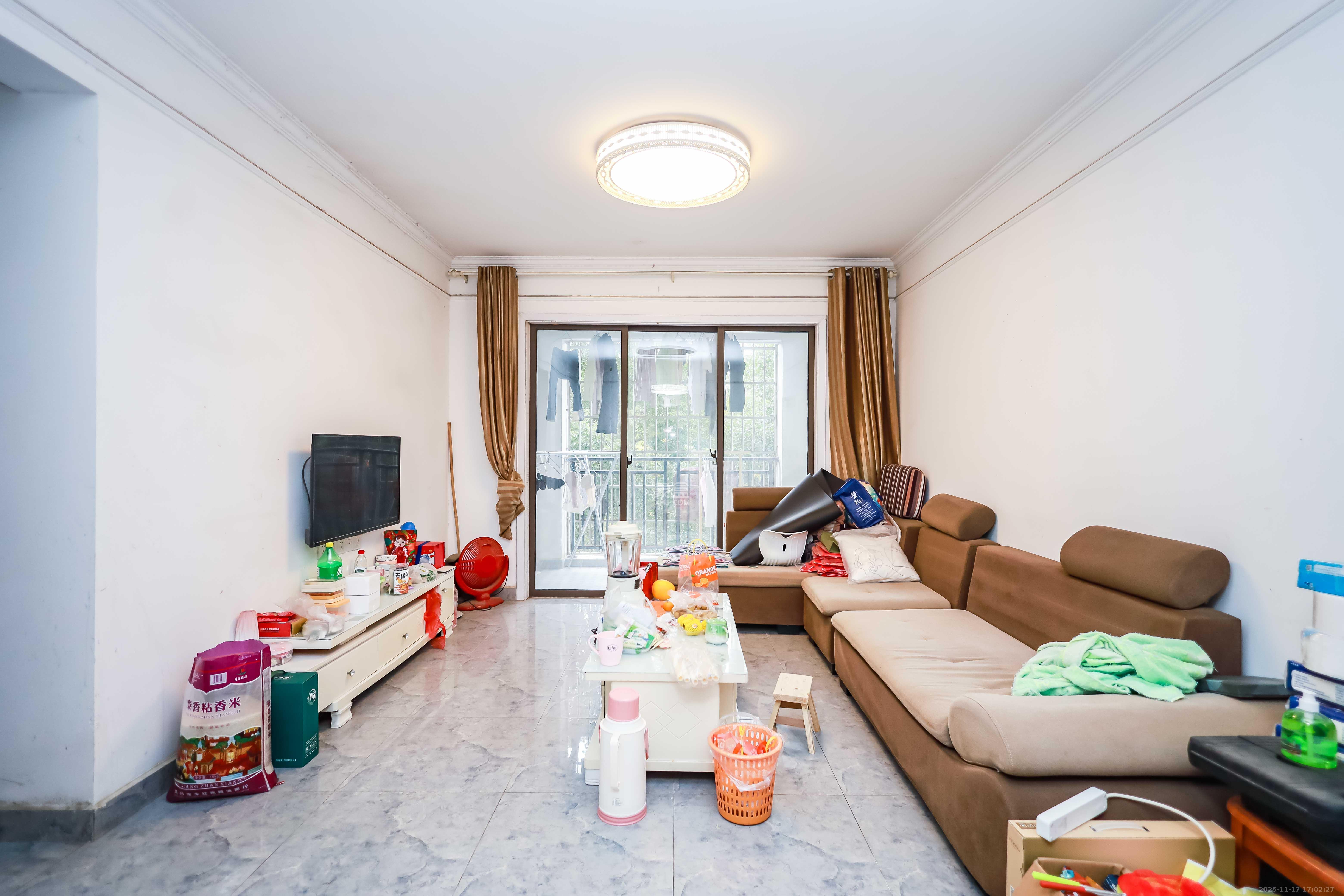 卓越蔚蓝海岸三期 3室2厅1卫 78.0万 卓越蔚蓝海岸三期 3室2厅1卫 78.0万客厅