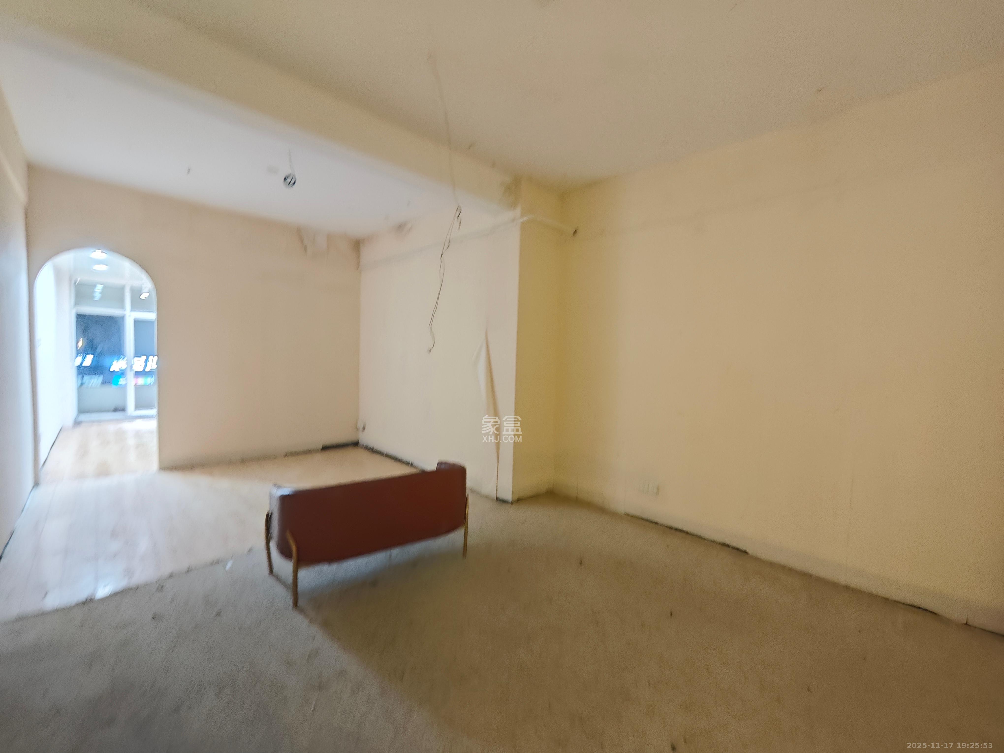 山水人家一二期   102.44㎡      5300.0元/月室内图