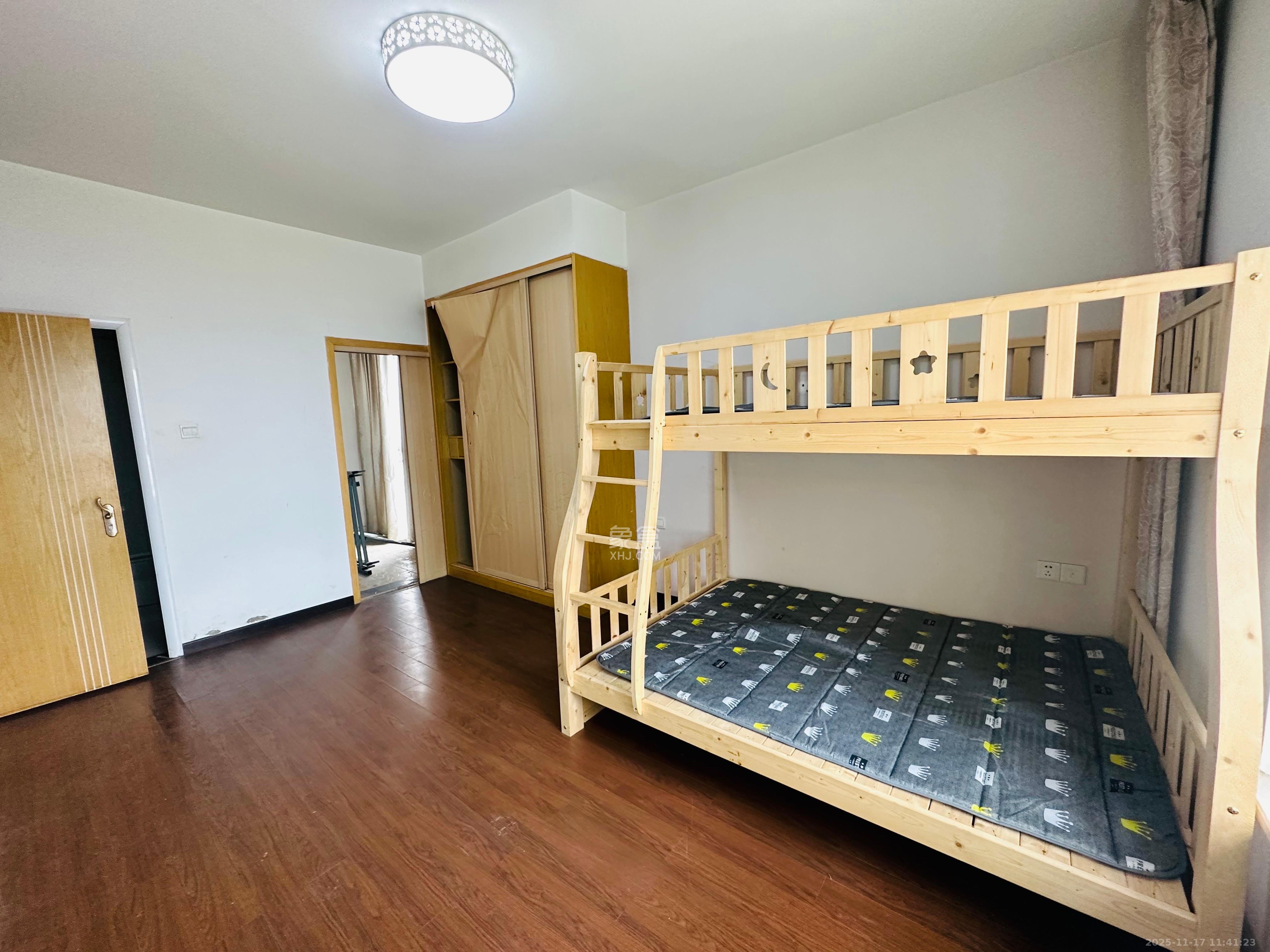 上河国际C区  3室2厅2卫    2300.0元/月室内图