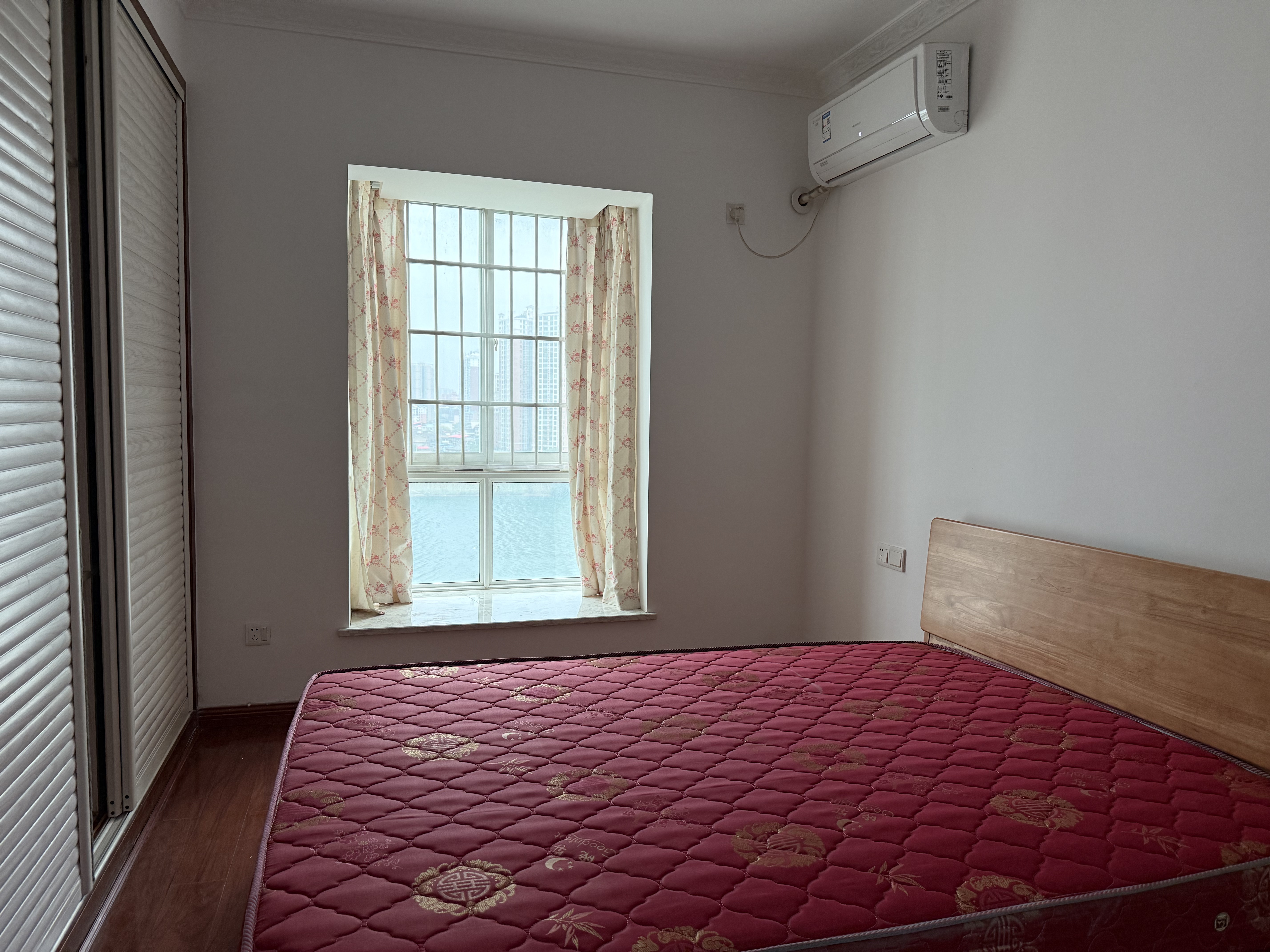 禧诚月畔湾  3室2厅2卫    2200.0元/月室内图