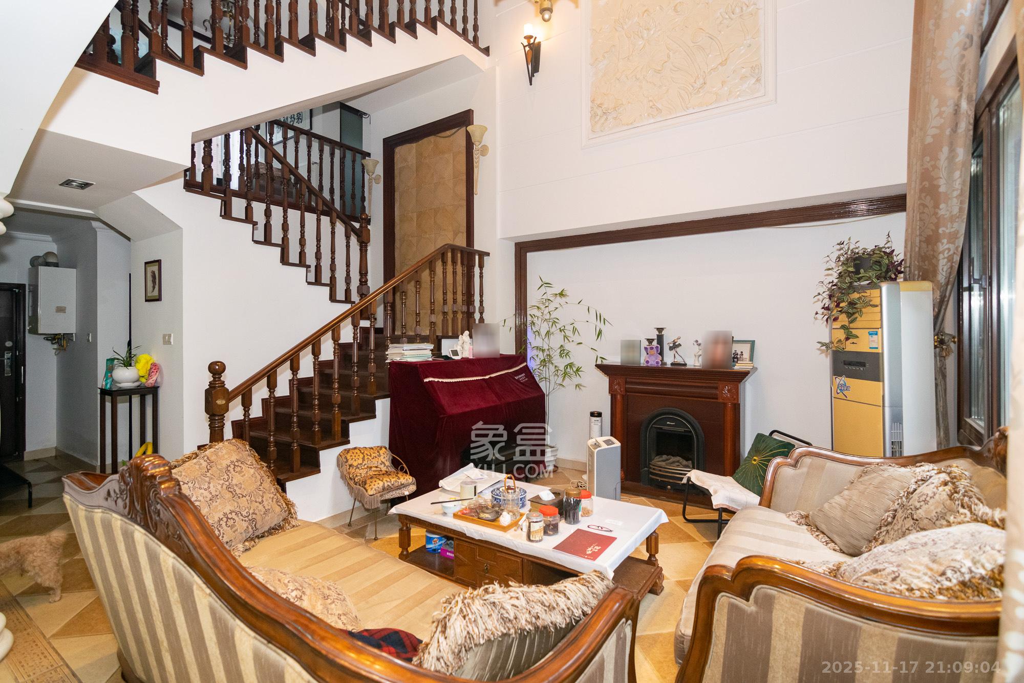 悦禧国际山庄  6室2厅1卫    650.0万