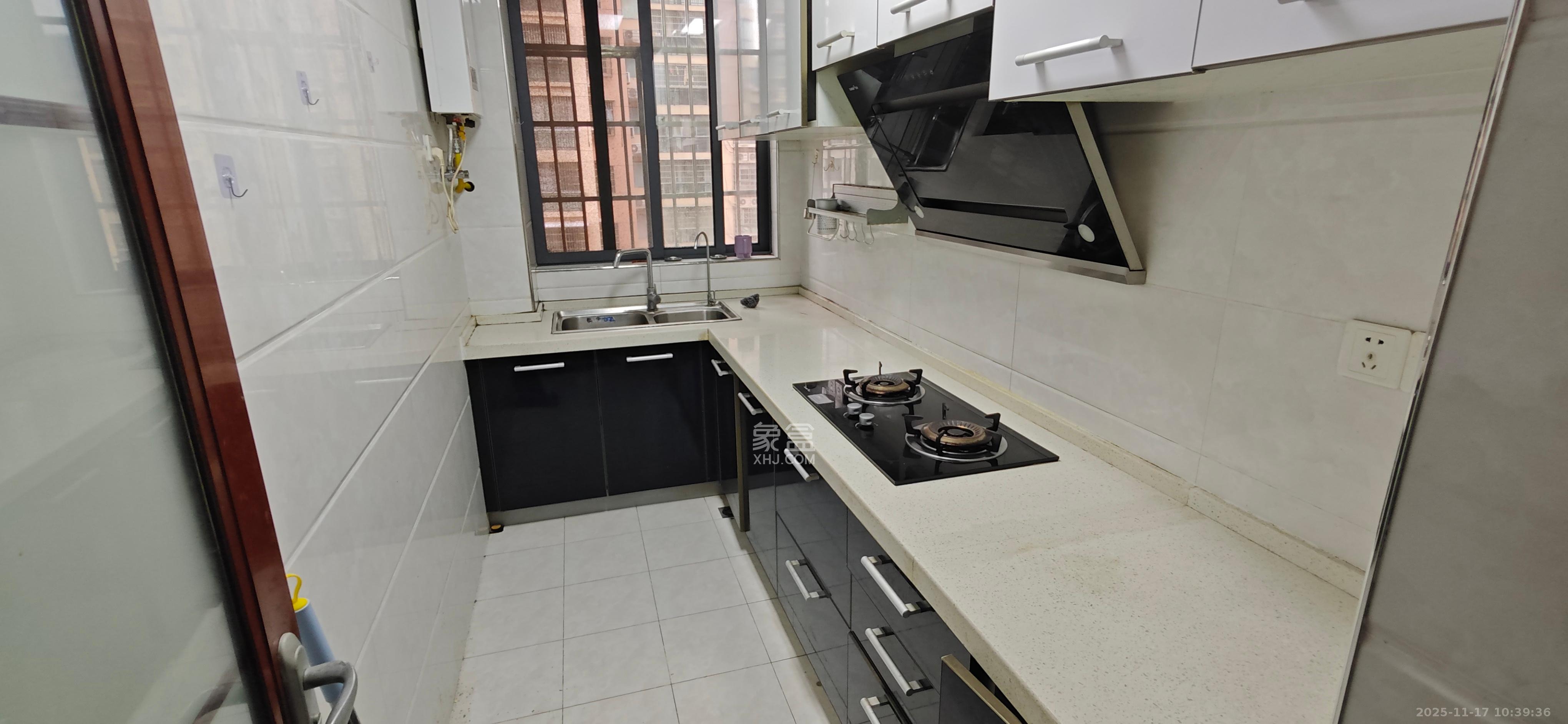 翡翠华庭 3室2厅1卫 2500.0元/月 翡翠华庭 3室2厅1卫 2500.0元/月室内图