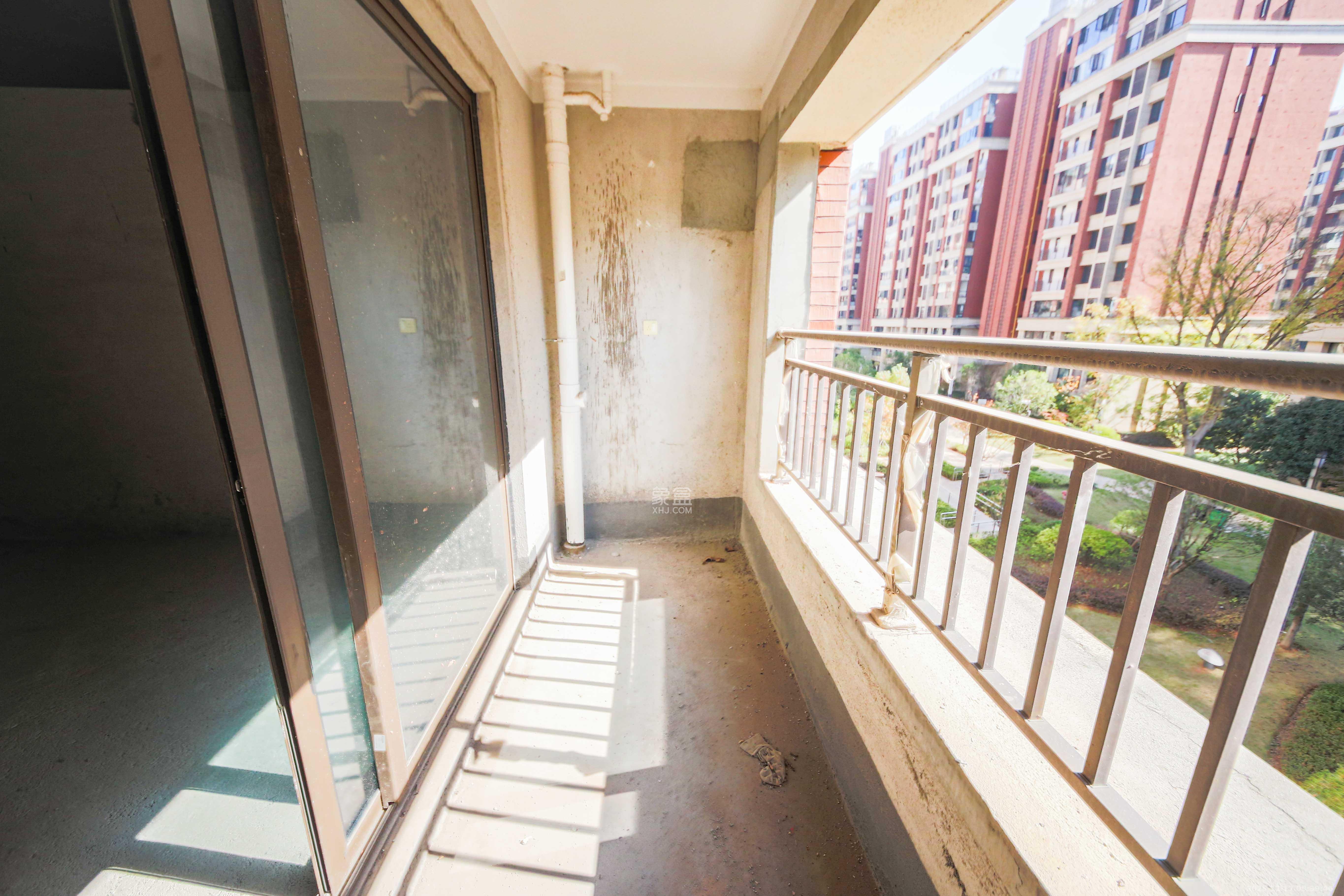 香缇雅苑（鑫远翡丽郡二期）  3室2厅1卫    118.0万阳台