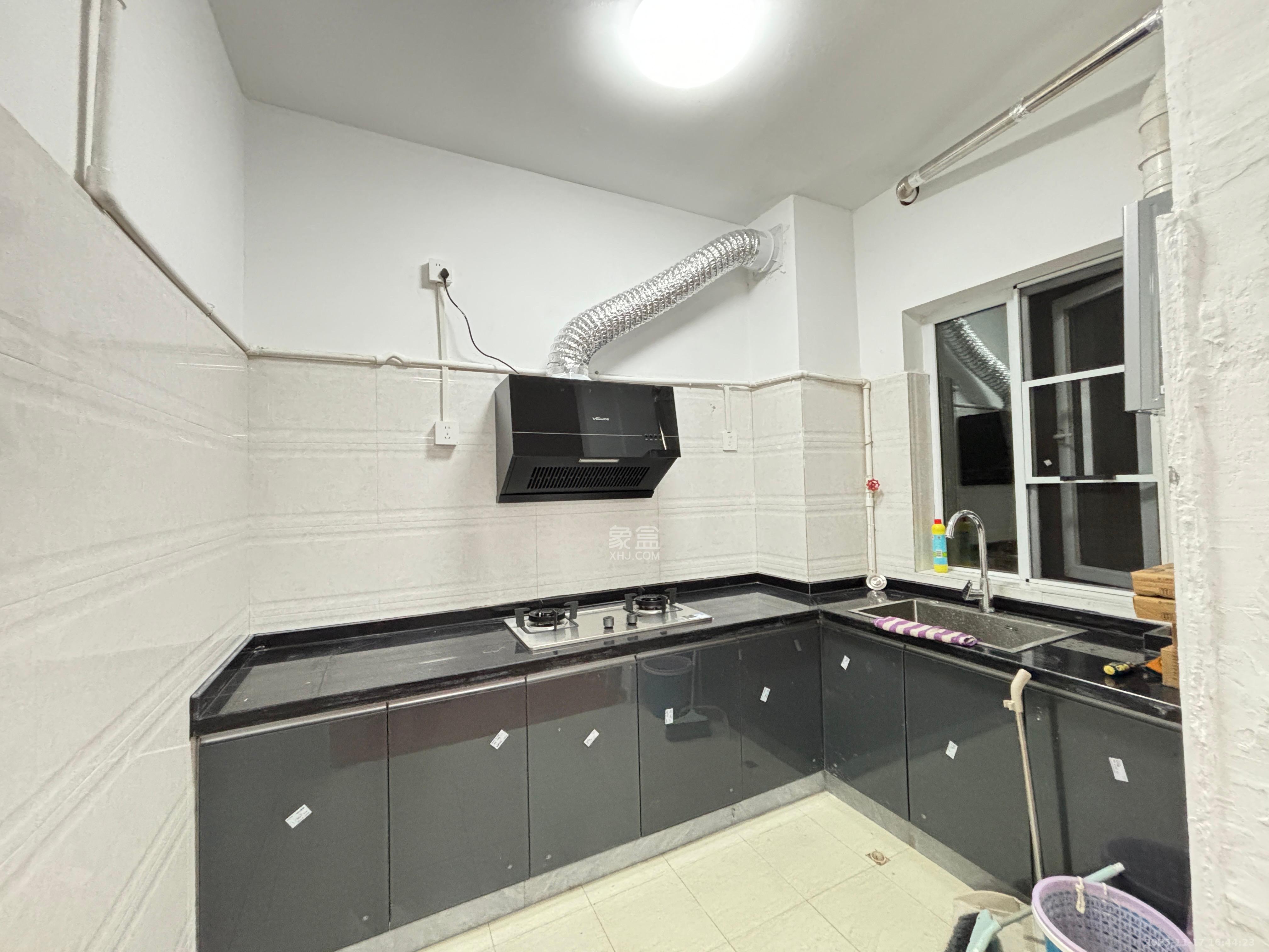 丽发新城  6室2厅2卫    2200.0元/月室内图