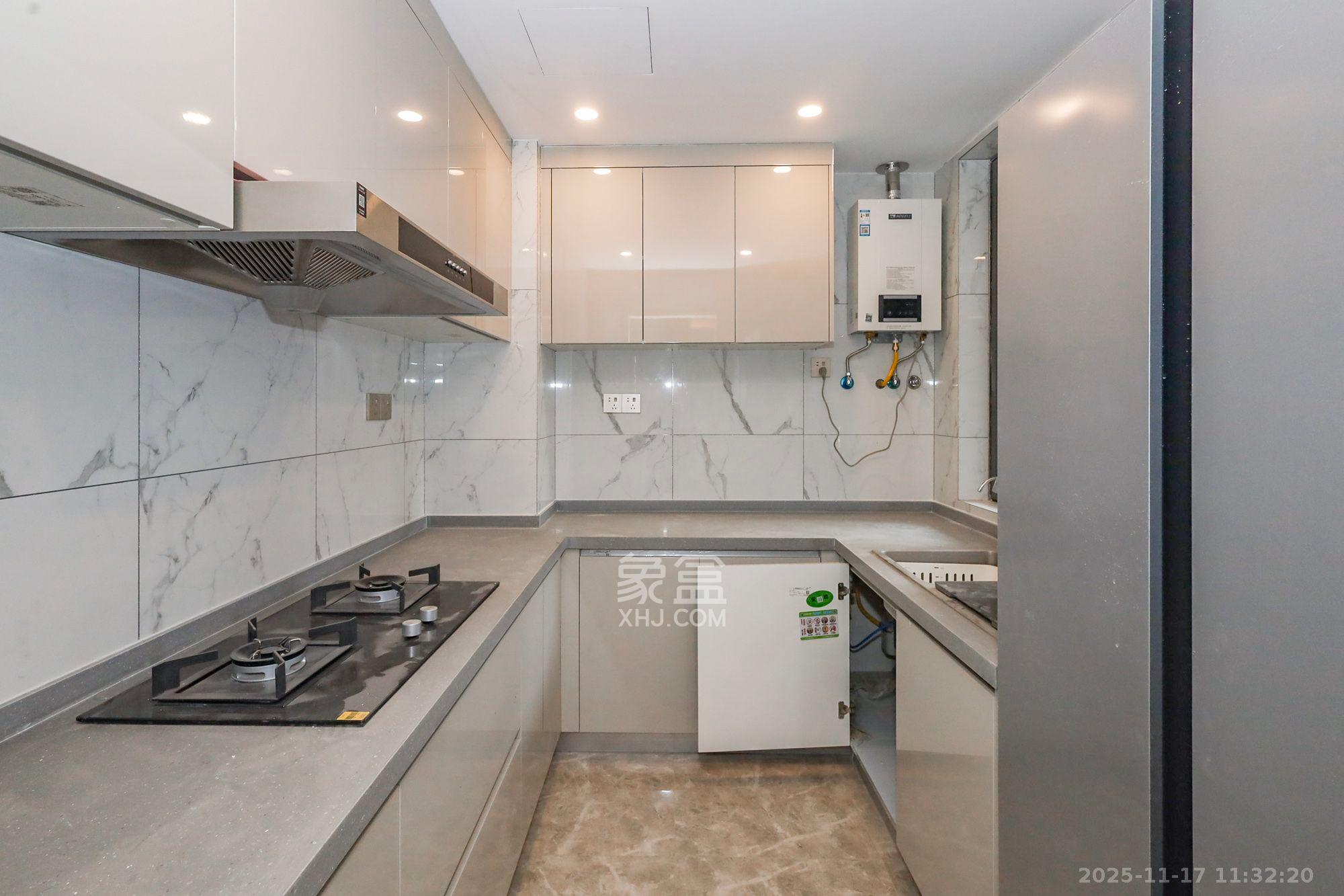 复地滨江金融中心  3室2厅2卫    4500.0元/月室内图