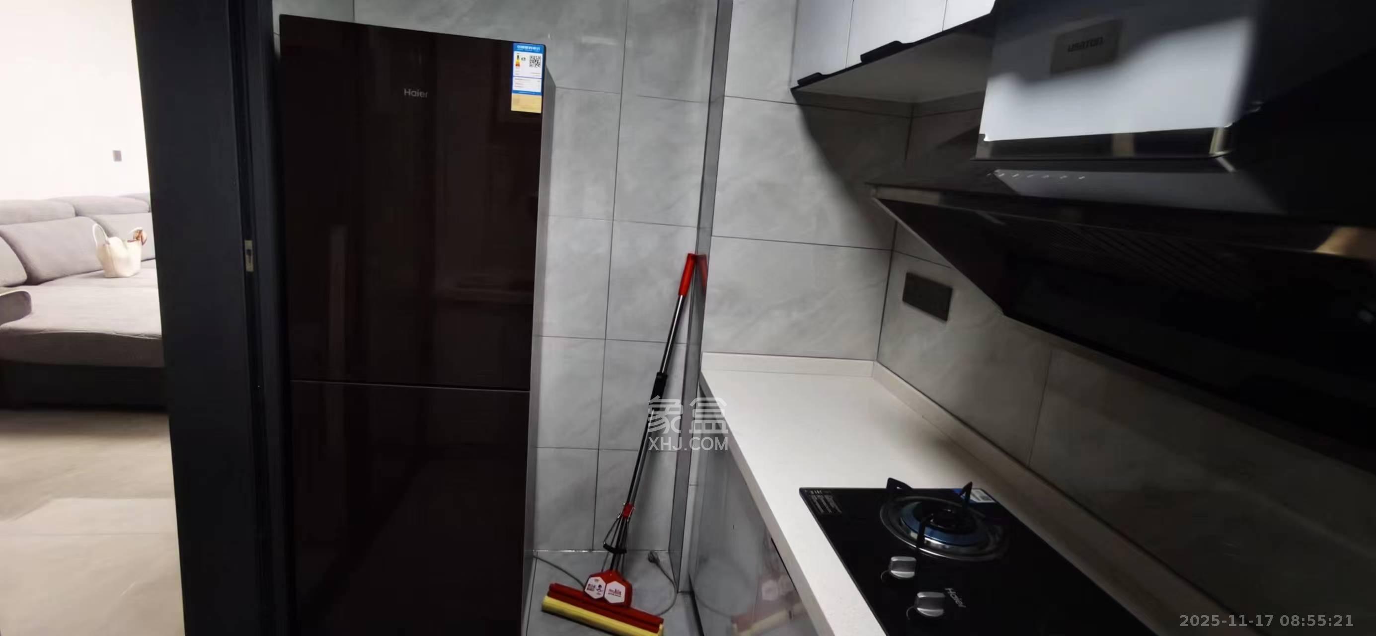 日盛湖湘花苑  3室2厅1卫    2600.0元/月