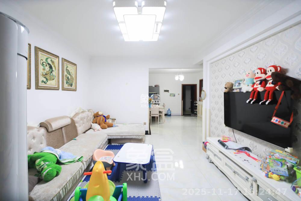 翡翠云天 2室2厅1卫 1800.0元/月 翡翠云天 2室2厅1卫 1800.0元/月室内图