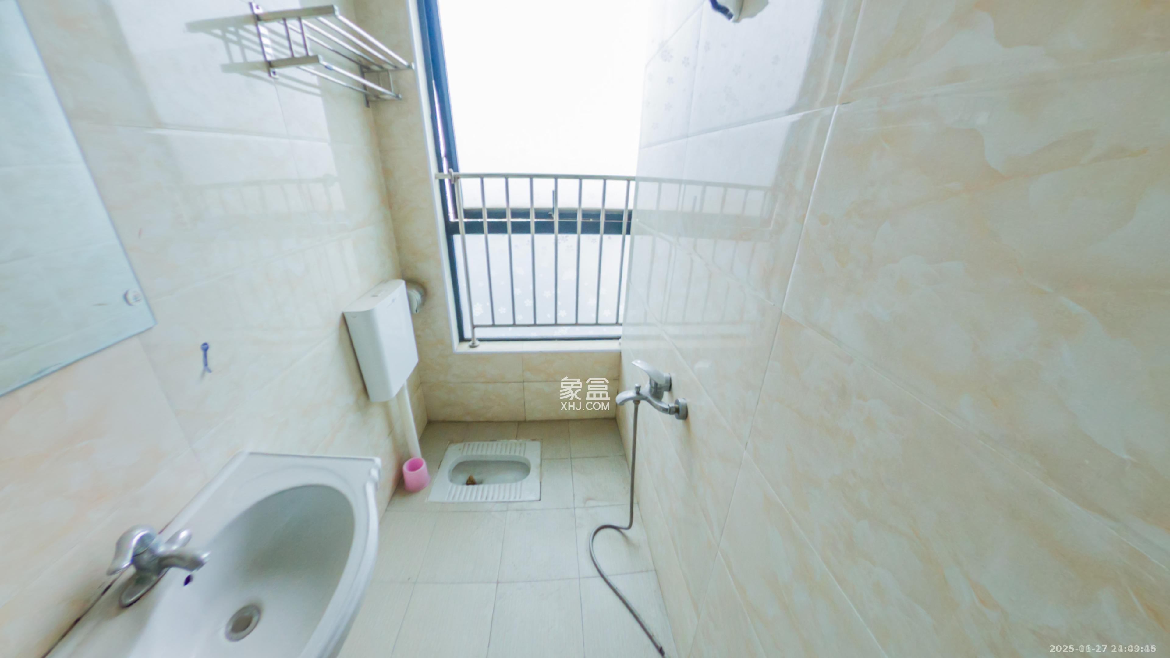 京武浪琴山一、二期 4室2厅2卫 4000.0元/月 京武浪琴山一、二期 4室2厅2卫 4000.0元/月室内图