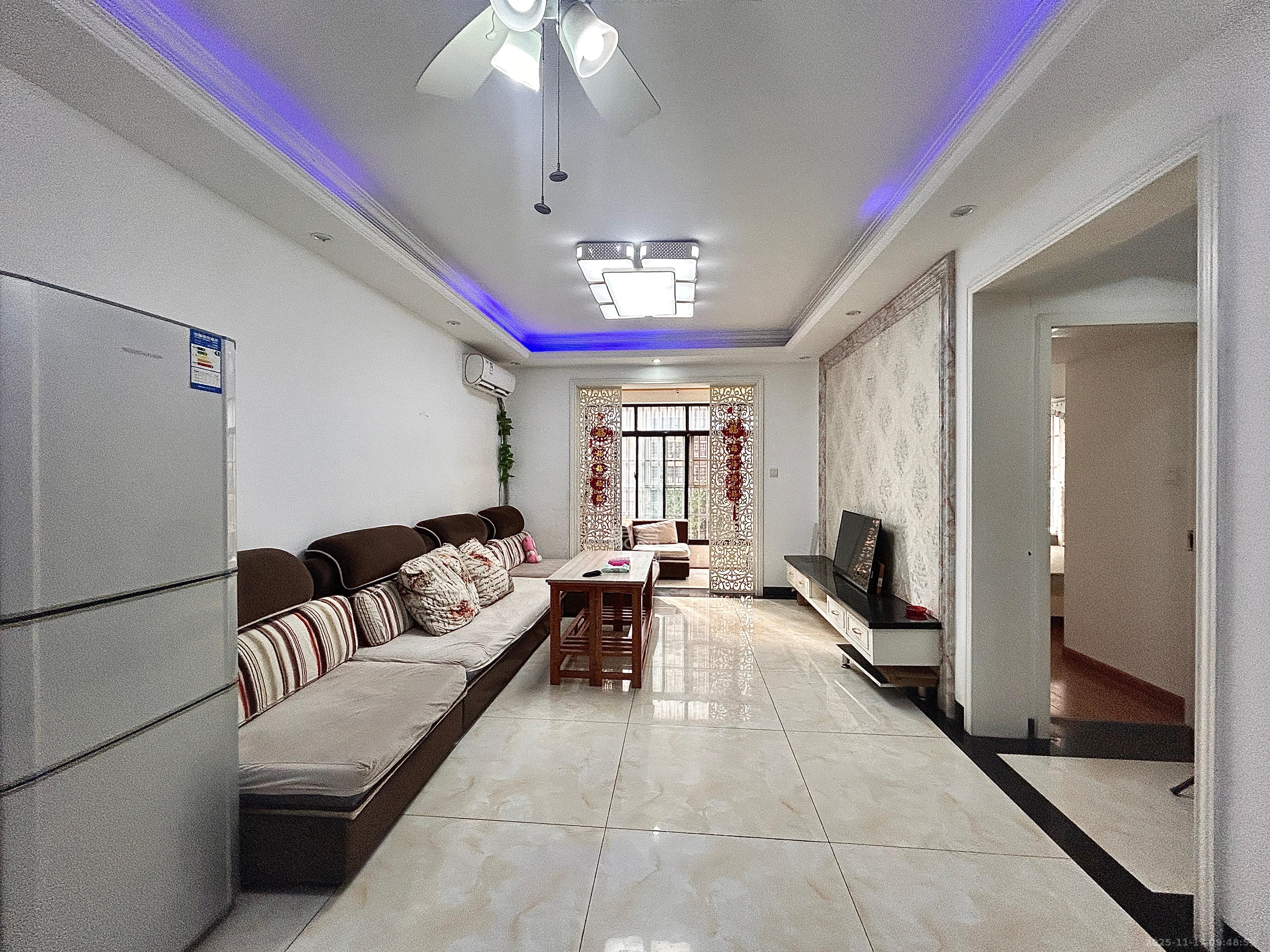 东方航标  2室1厅1卫    1800.0元/月室内图