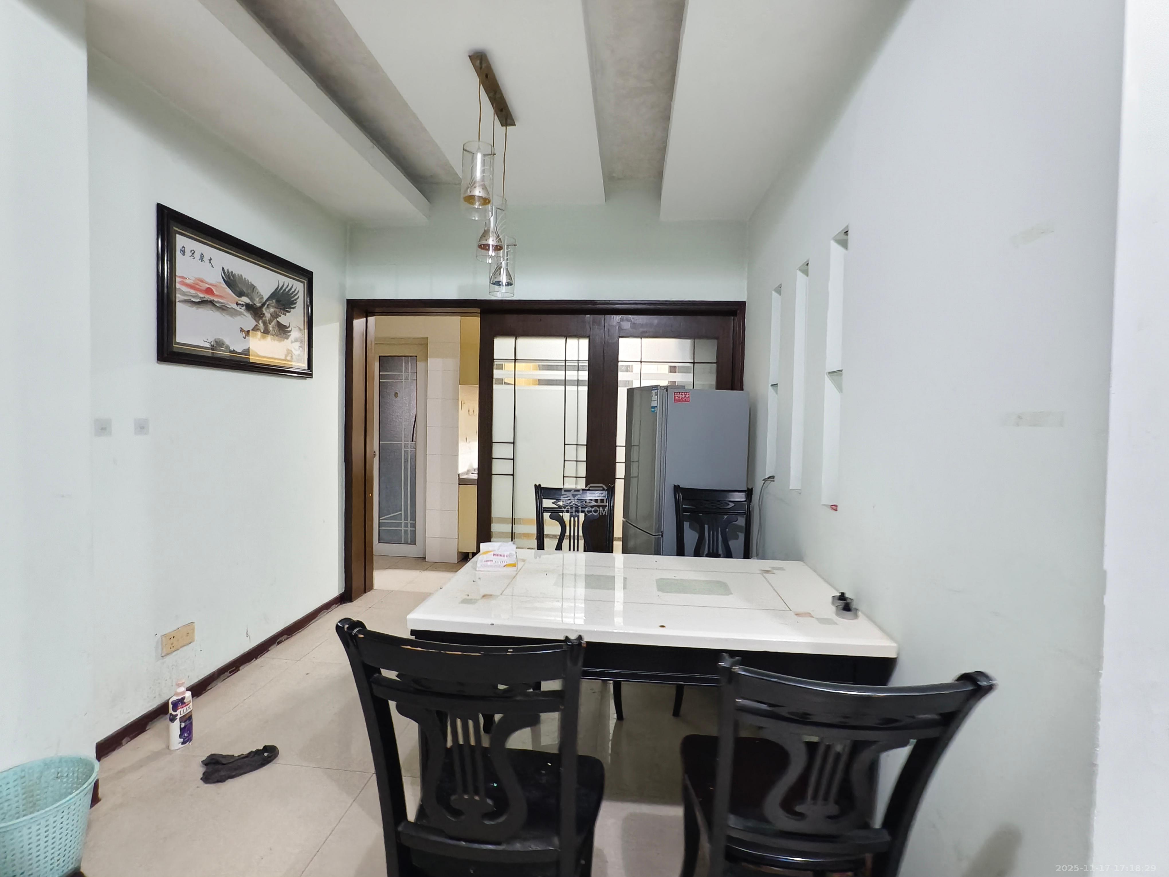 银路家园(公路局单位房) 3室2厅2卫 2400.0元/月 银路家园(公路局单位房) 3室2厅2卫 2400.0元/月室内图