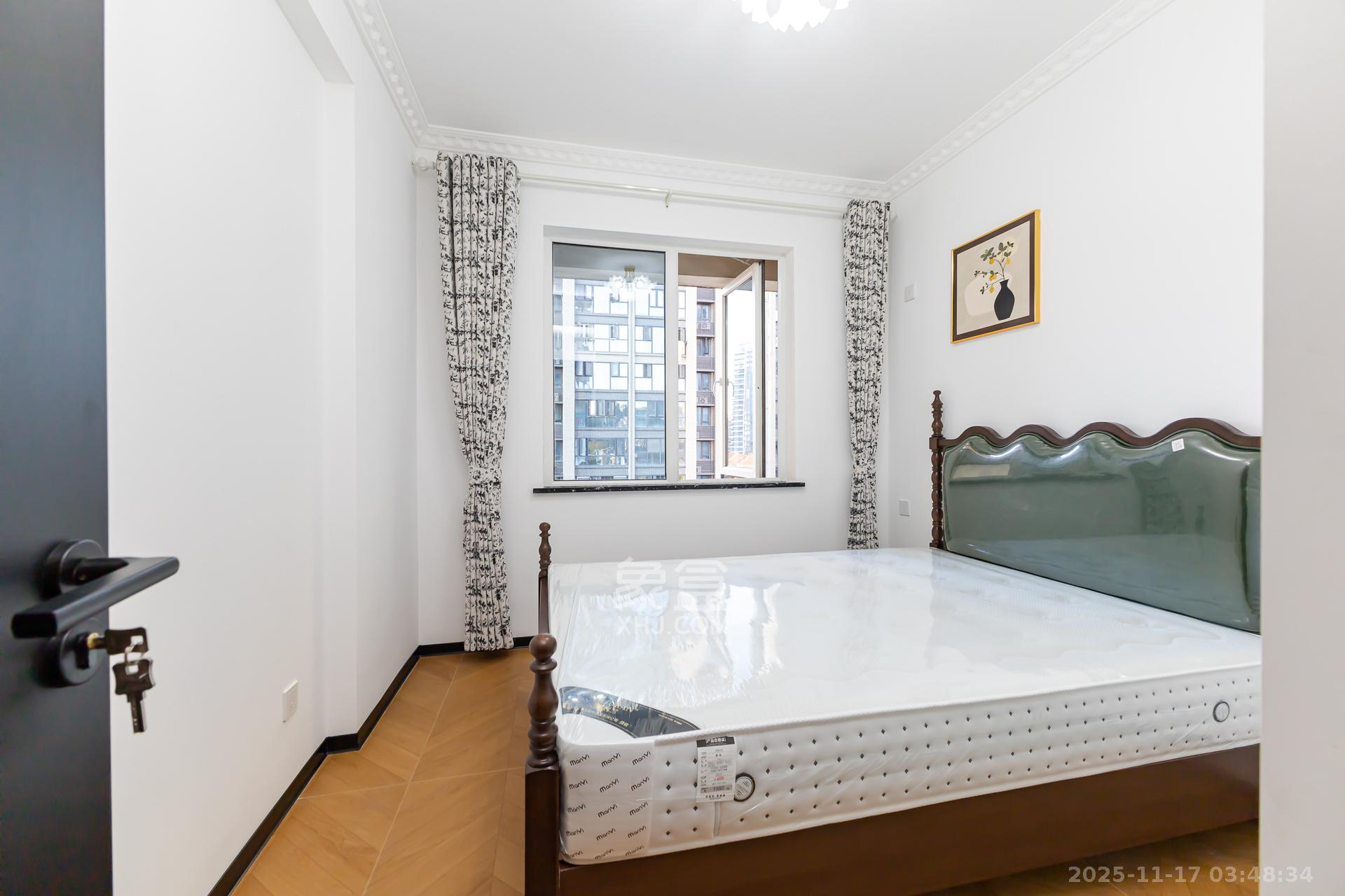 山与墅  4室2厅2卫    105.8万卧室