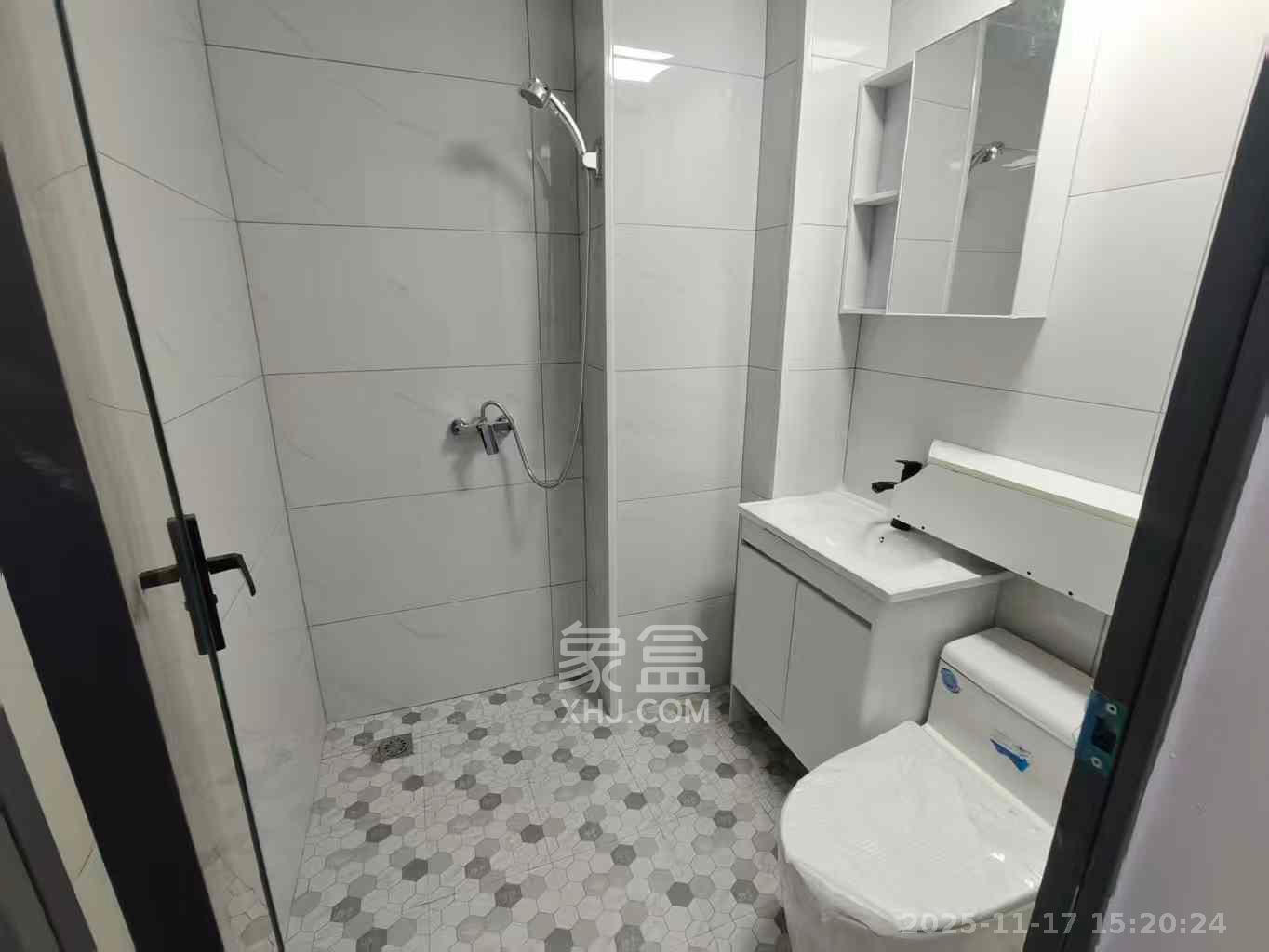 新青年公寓  1室1厅1卫    2200.0元/月室内图