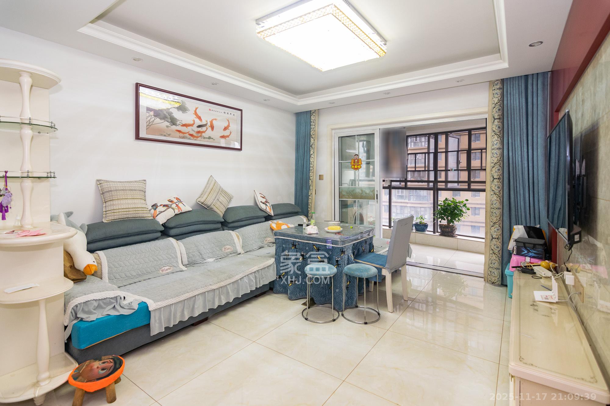 润和长郡(润和紫郡二三期) 3室2厅1卫 68.0万 润和长郡(润和紫郡二三期) 3室2厅1卫 68.0万客厅