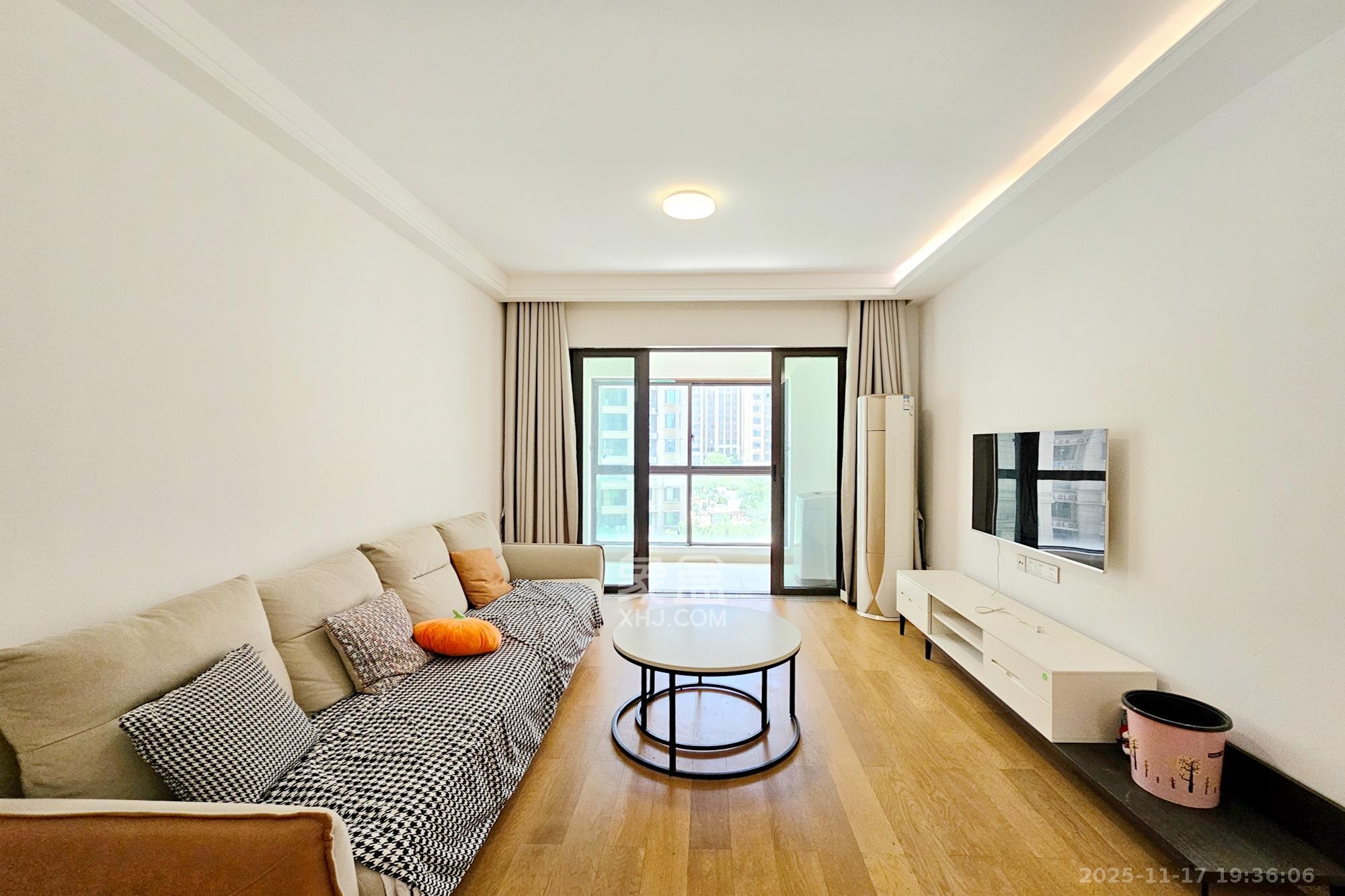 阳光城尚东湾青柠园 3室2厅1卫 80.0万 阳光城尚东湾青柠园 3室2厅1卫 80.0万客厅