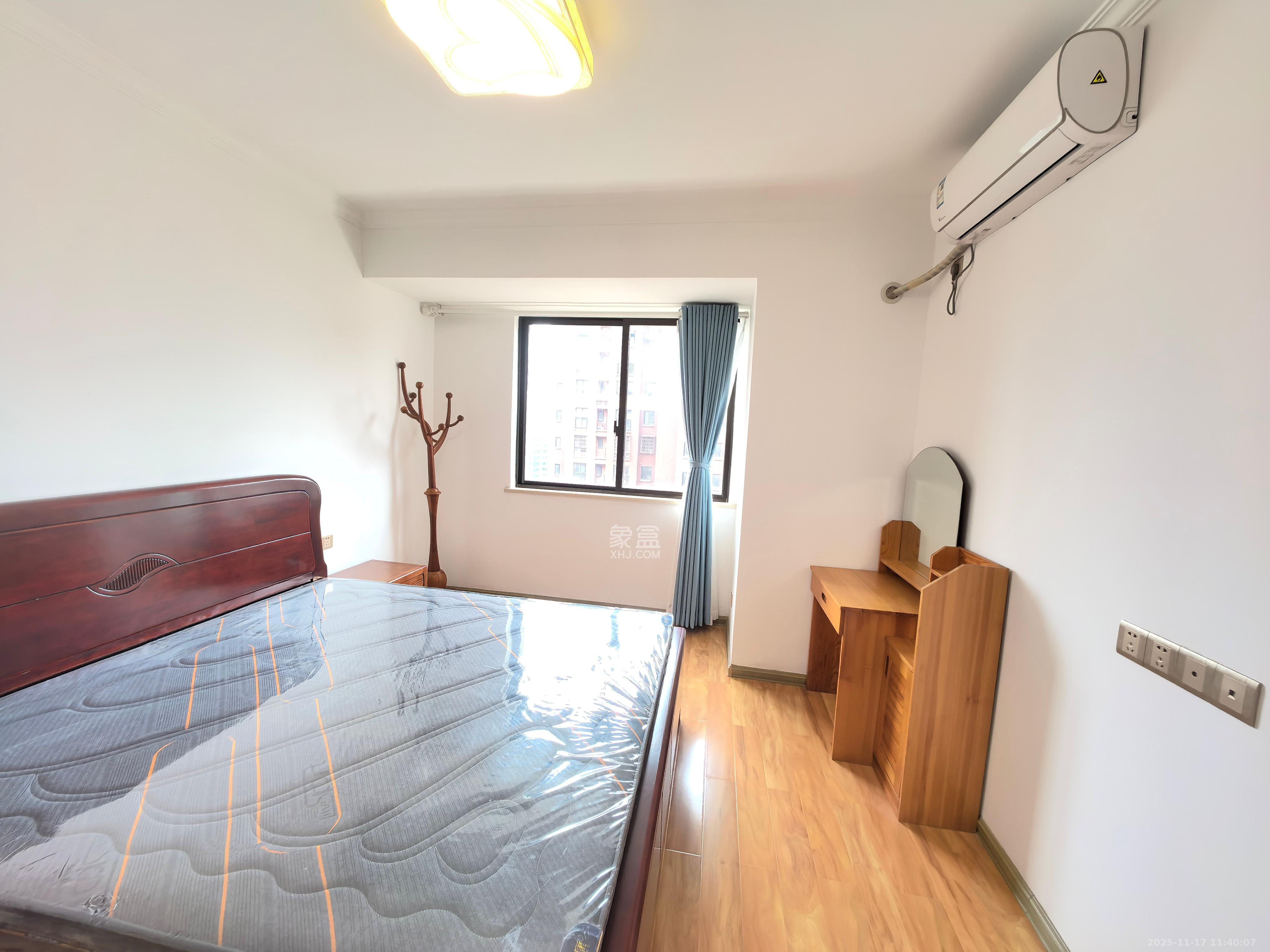 新城国际花都  3室2厅1卫    1800.0元/月室内图