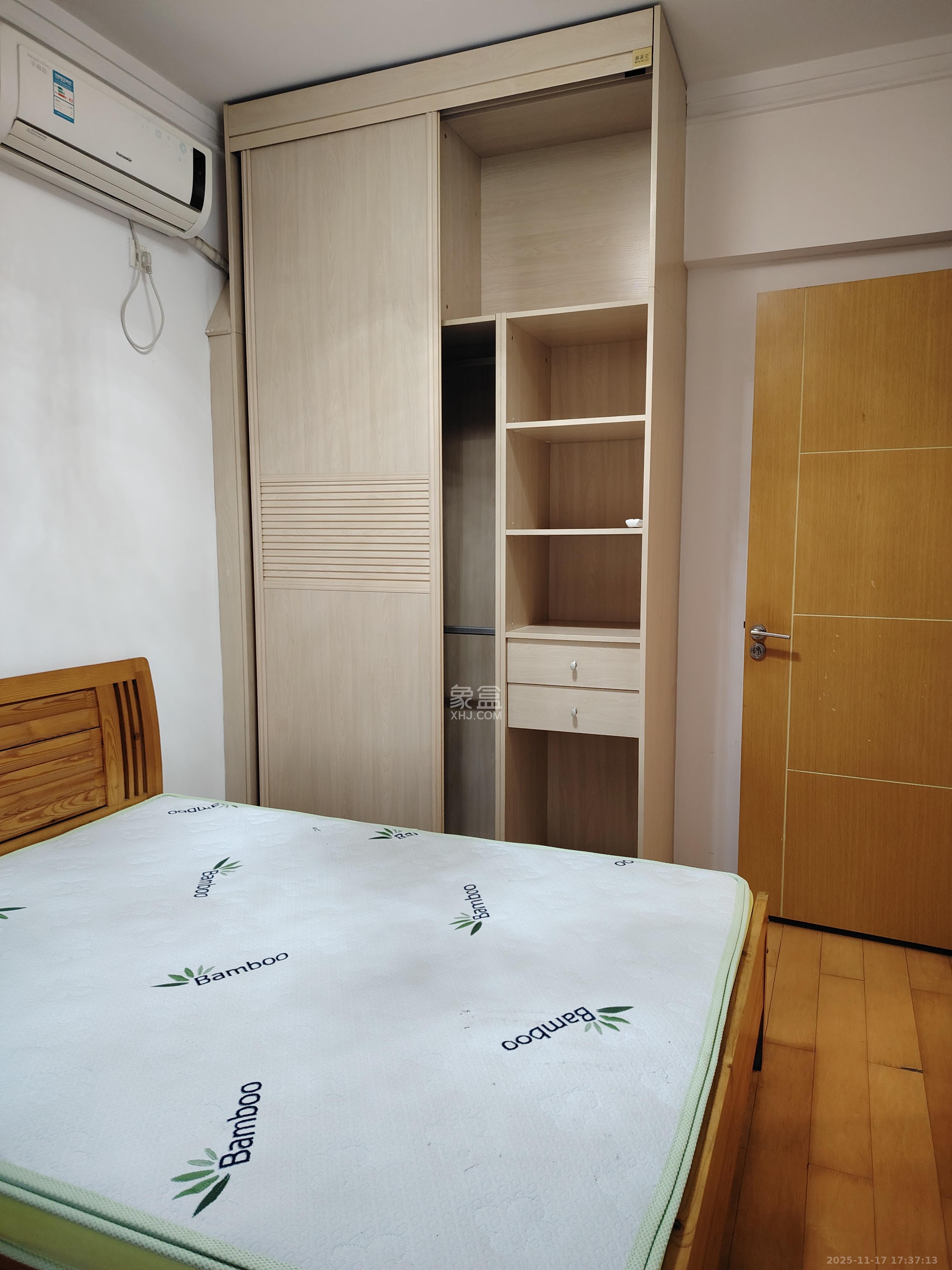 珠江花城四期花盛  1室2厅1卫    2200.0元/月室内图