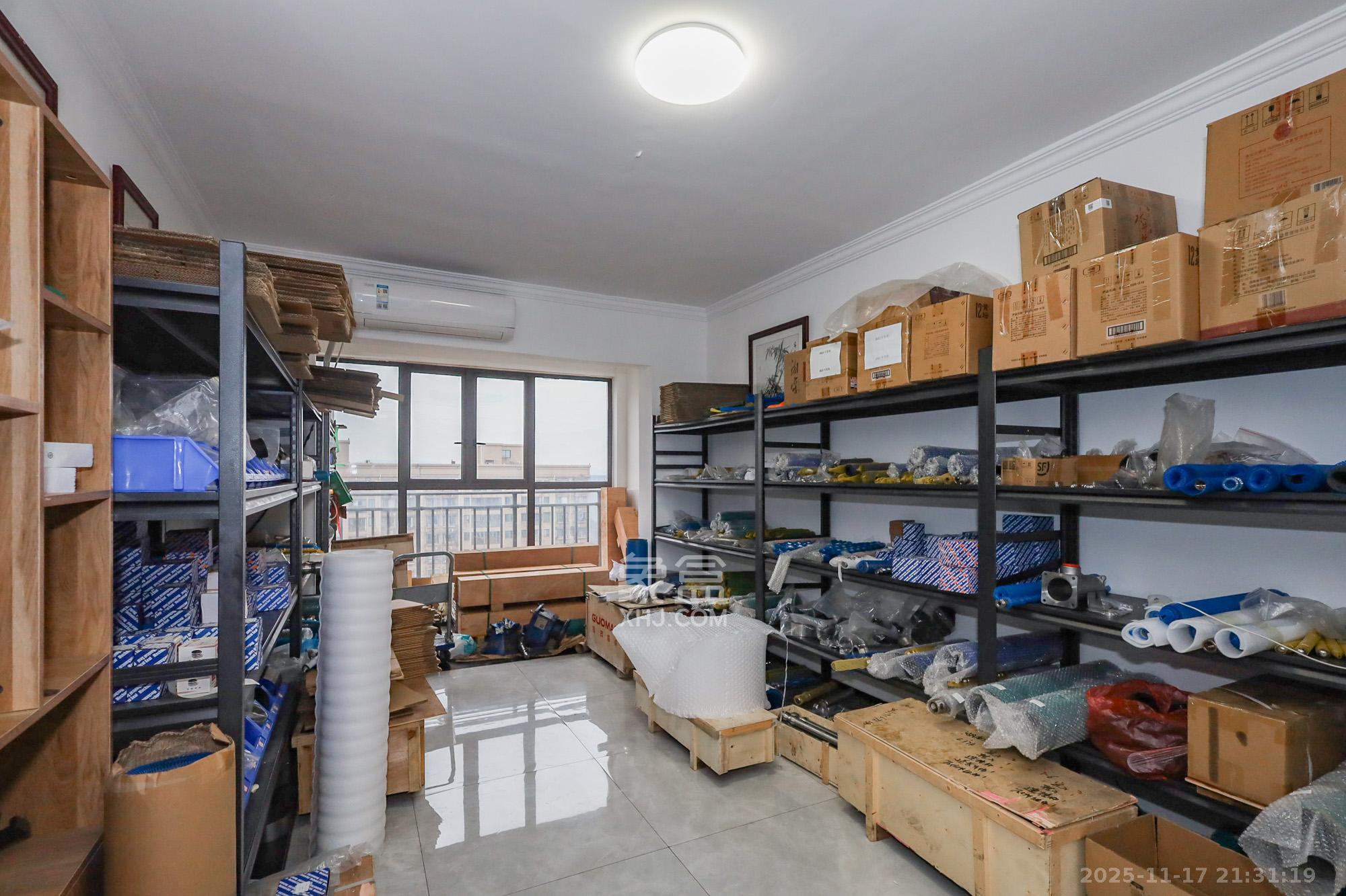 钰龙天下二期(钰龙佳园) 2室2厅1卫 210.0万 钰龙天下二期(钰龙佳园) 2室2厅1卫 210.0万客厅