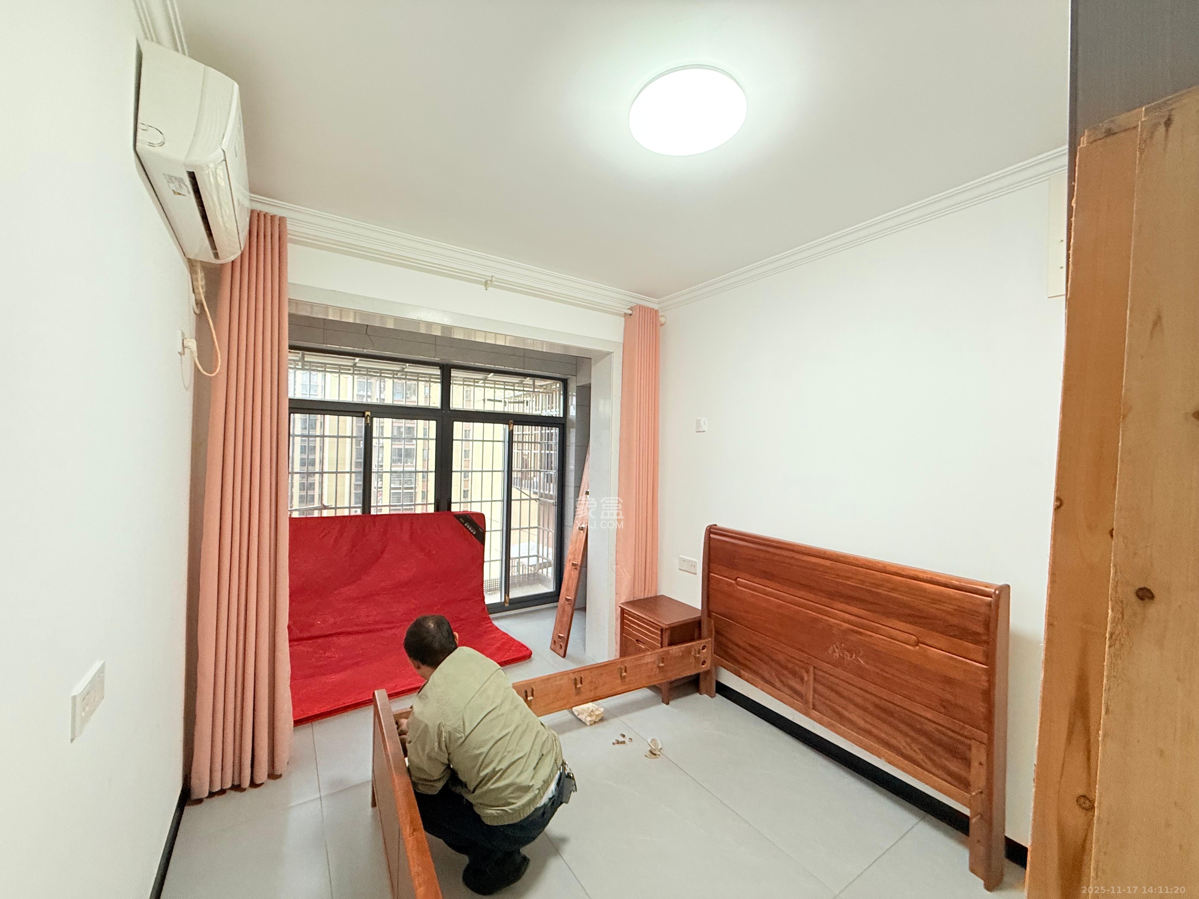 和润园三期  3室2厅2卫    2800.0元/月室内图