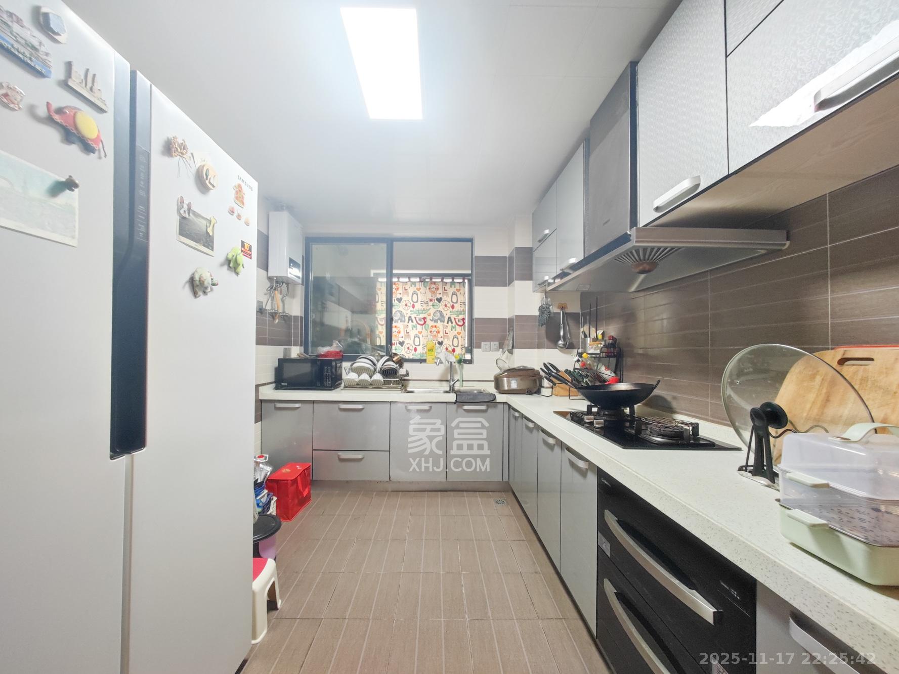 托斯卡纳洋房高层 4室2厅2卫 172.0万 托斯卡纳洋房高层 4室2厅2卫 172.0万厨房