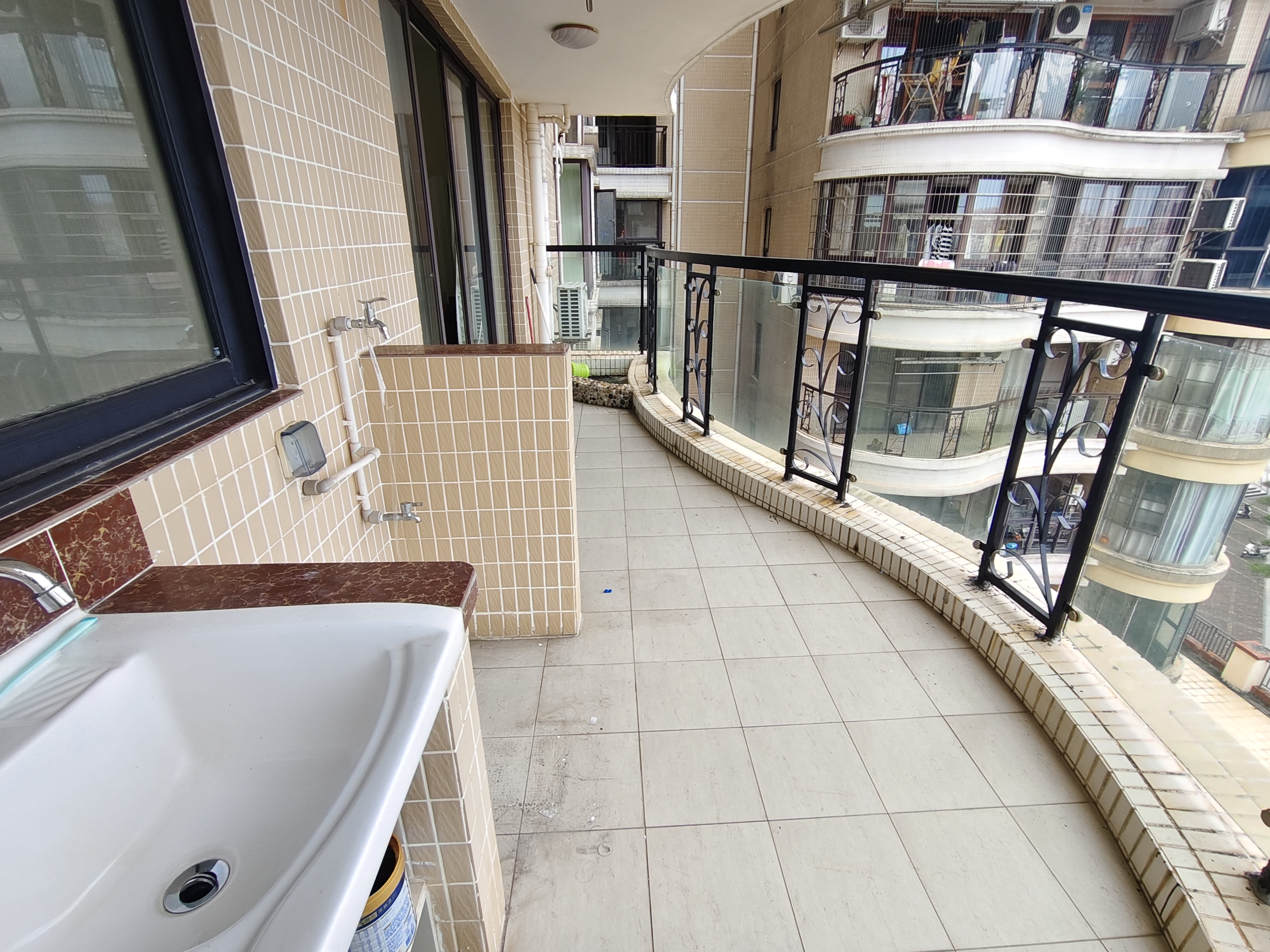 滨江帝景一期  3室2厅2卫    2600.0元/月室内图