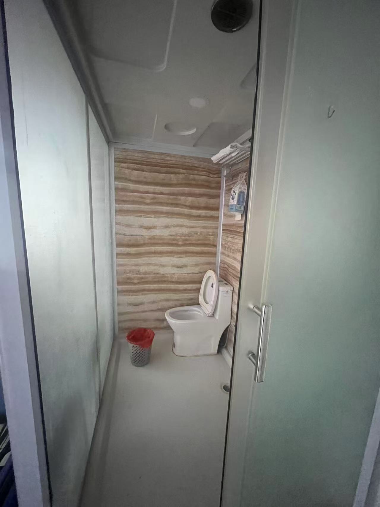 海房新村 10室3厅4卫 365.0万 海房新村 10室3厅4卫 365.0万客厅