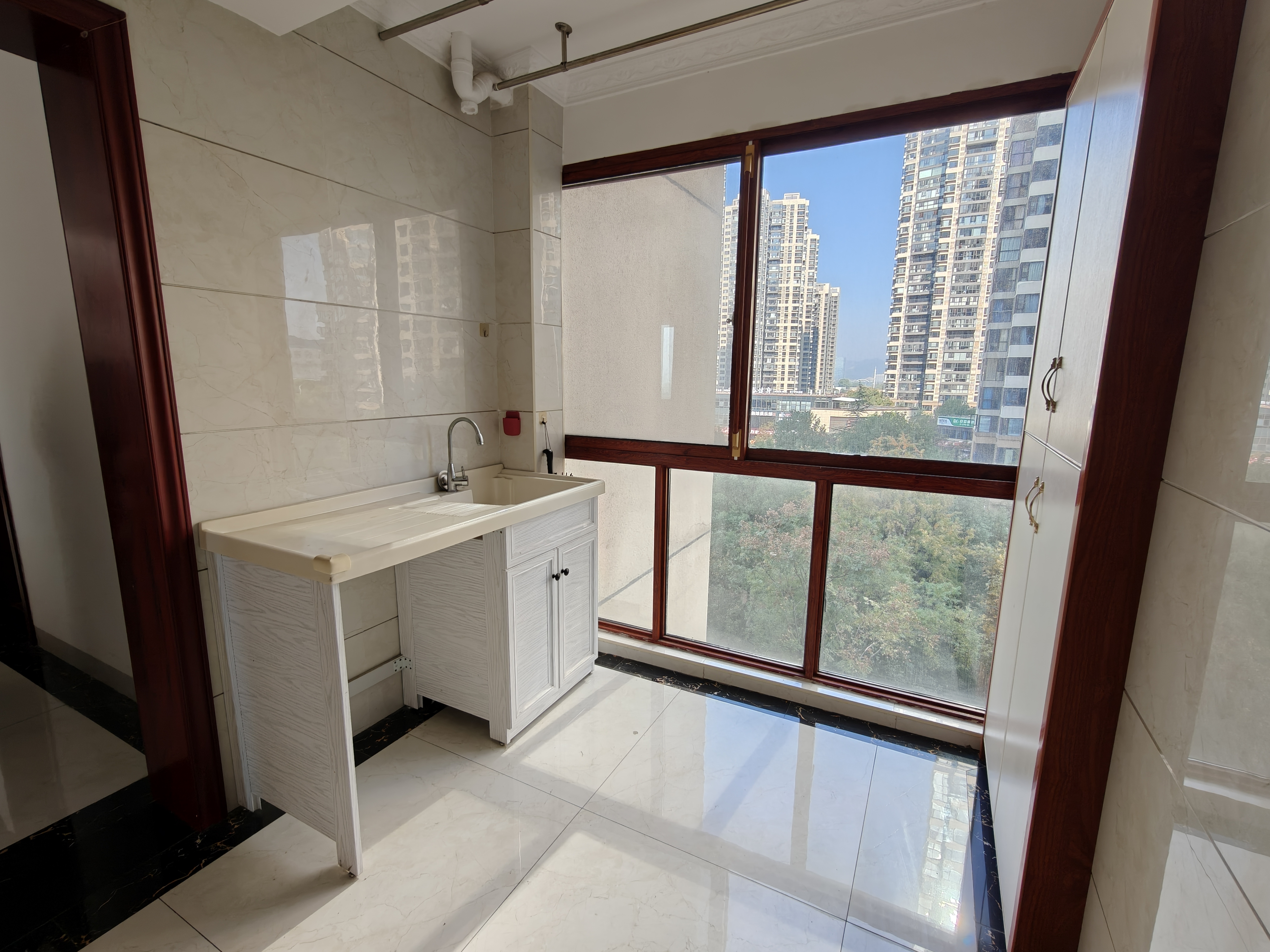 蓝溪谷 4室2厅2卫 76.8万 蓝溪谷 4室2厅2卫 76.8万室内图