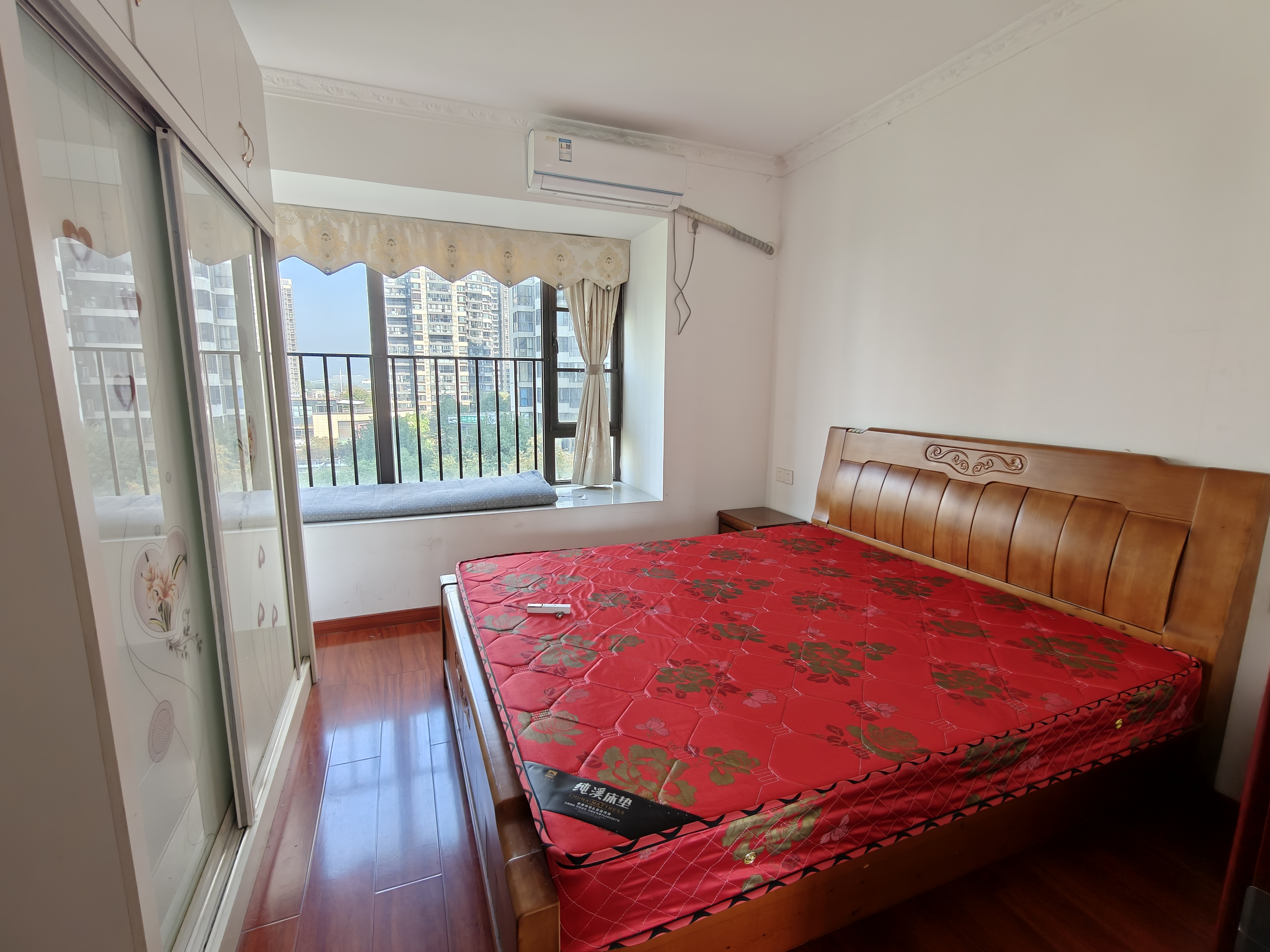 蓝溪谷  4室2厅2卫    76.8万室内图