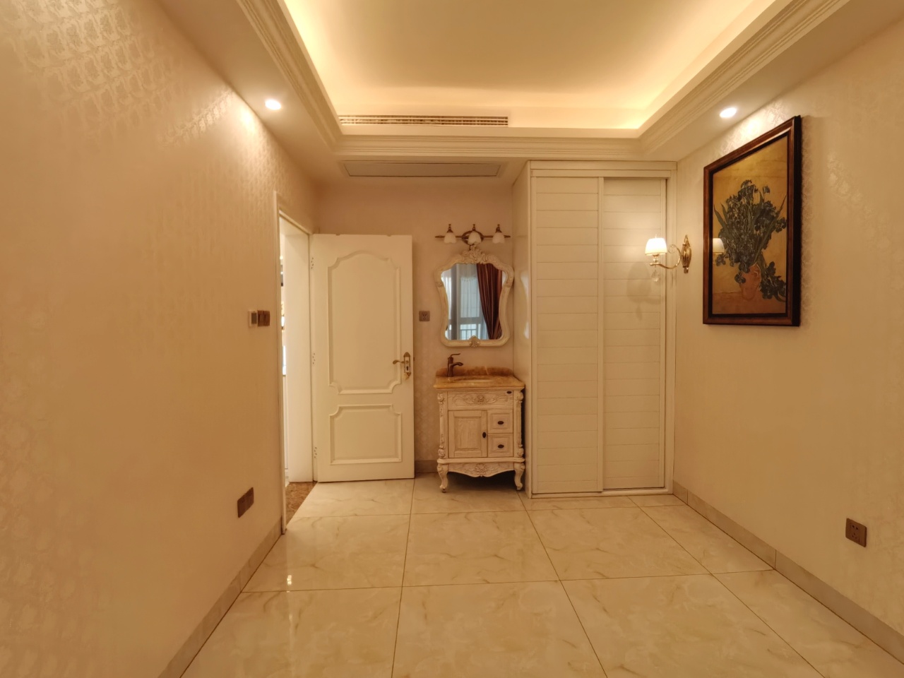 海航豪庭北苑  3室2厅2卫    360.0万客厅