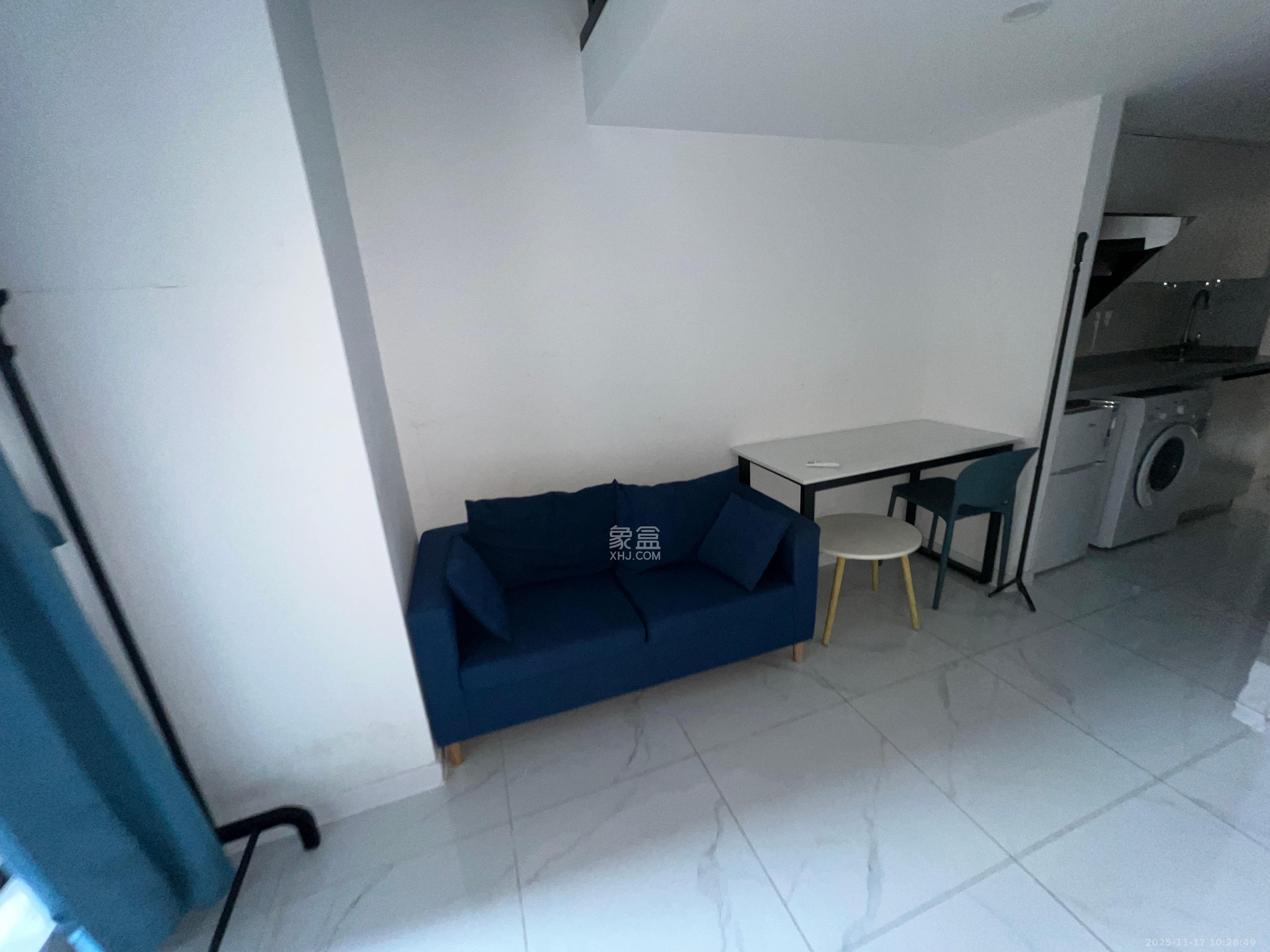 卓越江岸  2室1厅1卫    2000.0元/月