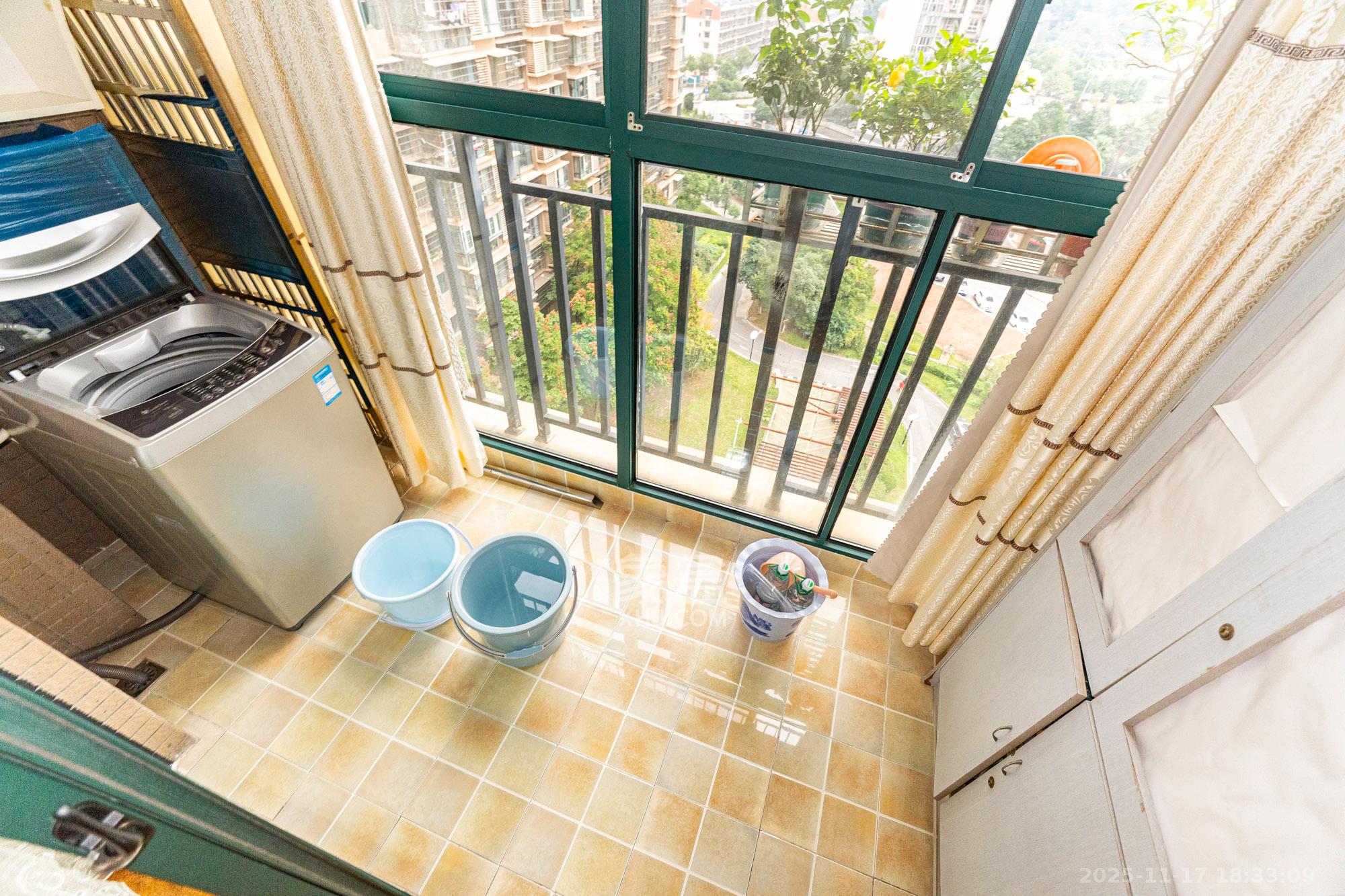 绿洲花园 3室2厅2卫 118.0万 绿洲花园 3室2厅2卫 118.0万阳台