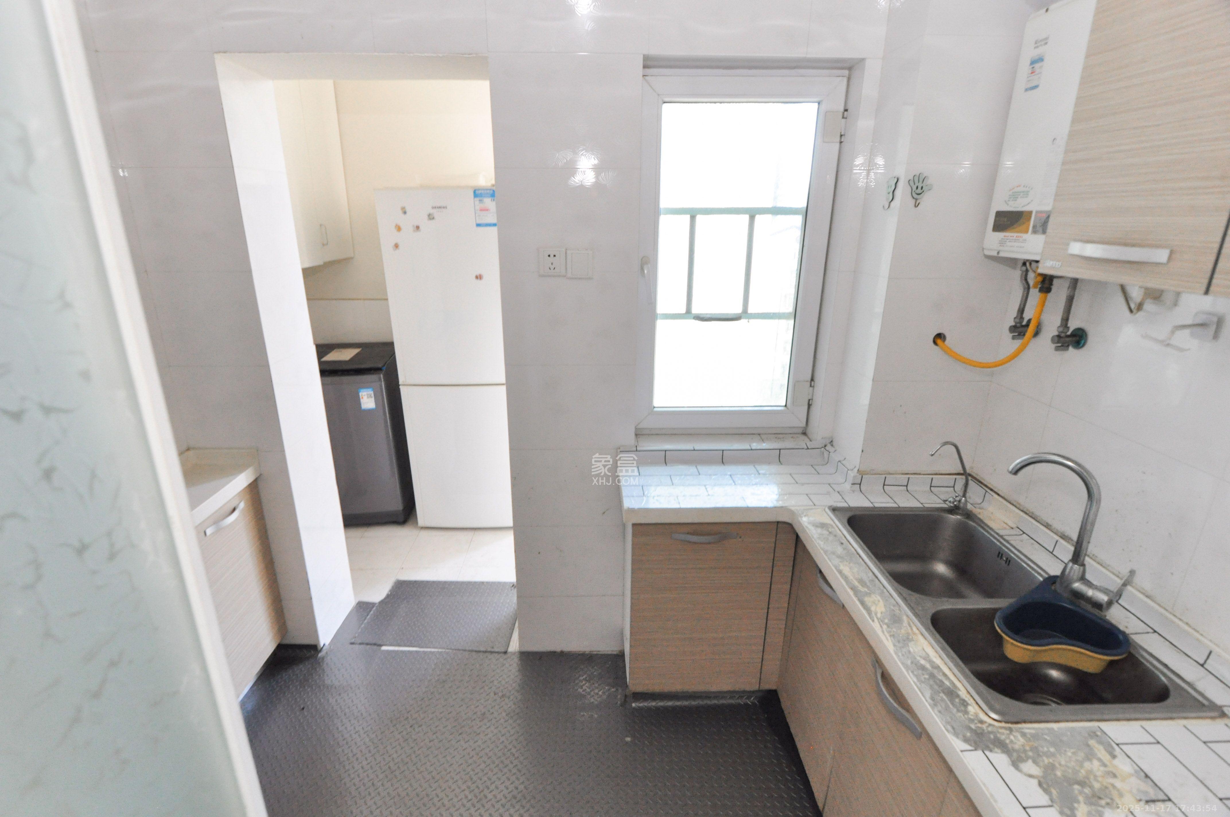 嘉逸名庭  3室2厅1卫    2500.0元/月室内图