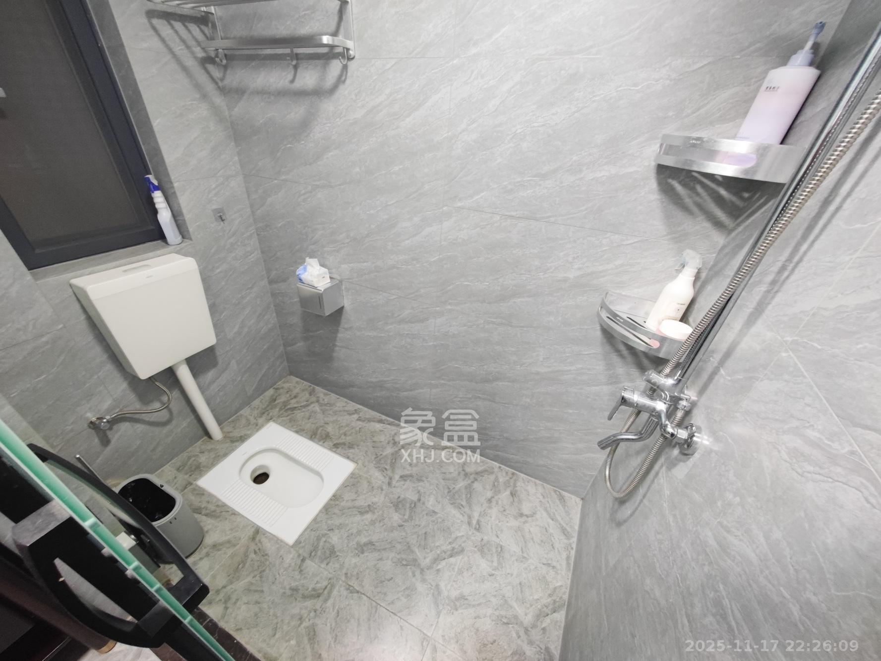 托斯卡纳洋房高层 4室2厅2卫 175.0万 托斯卡纳洋房高层 4室2厅2卫 175.0万卫生间