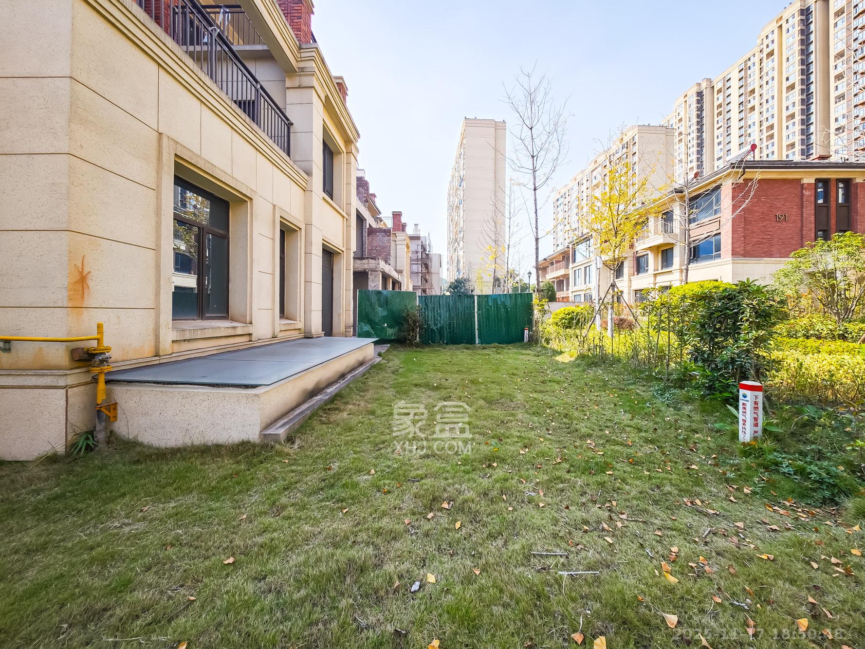 恒基旭辉湖山赋  5室3厅3卫    480.0万其他