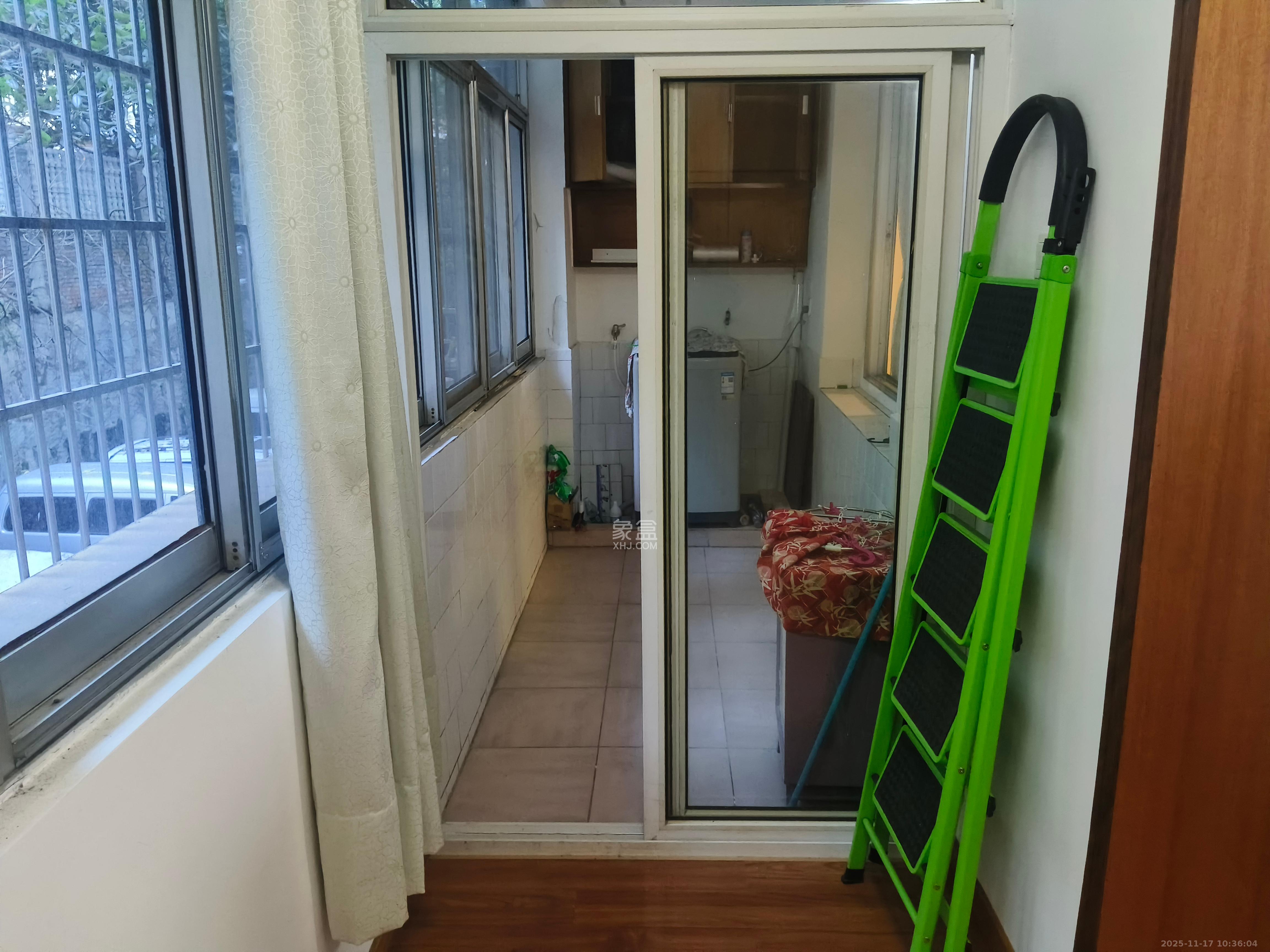 开发公司宿舍  2室1厅1卫    1800.0元/月室内图