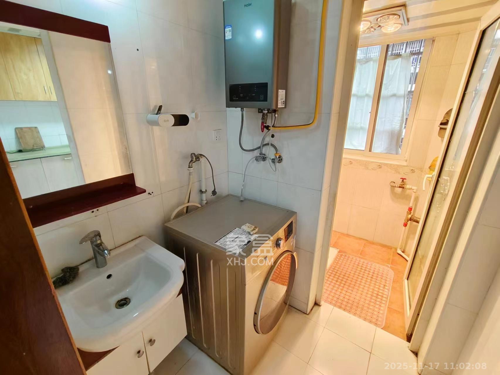 新桥小区  3室2厅2卫    2000.0元/月室内图