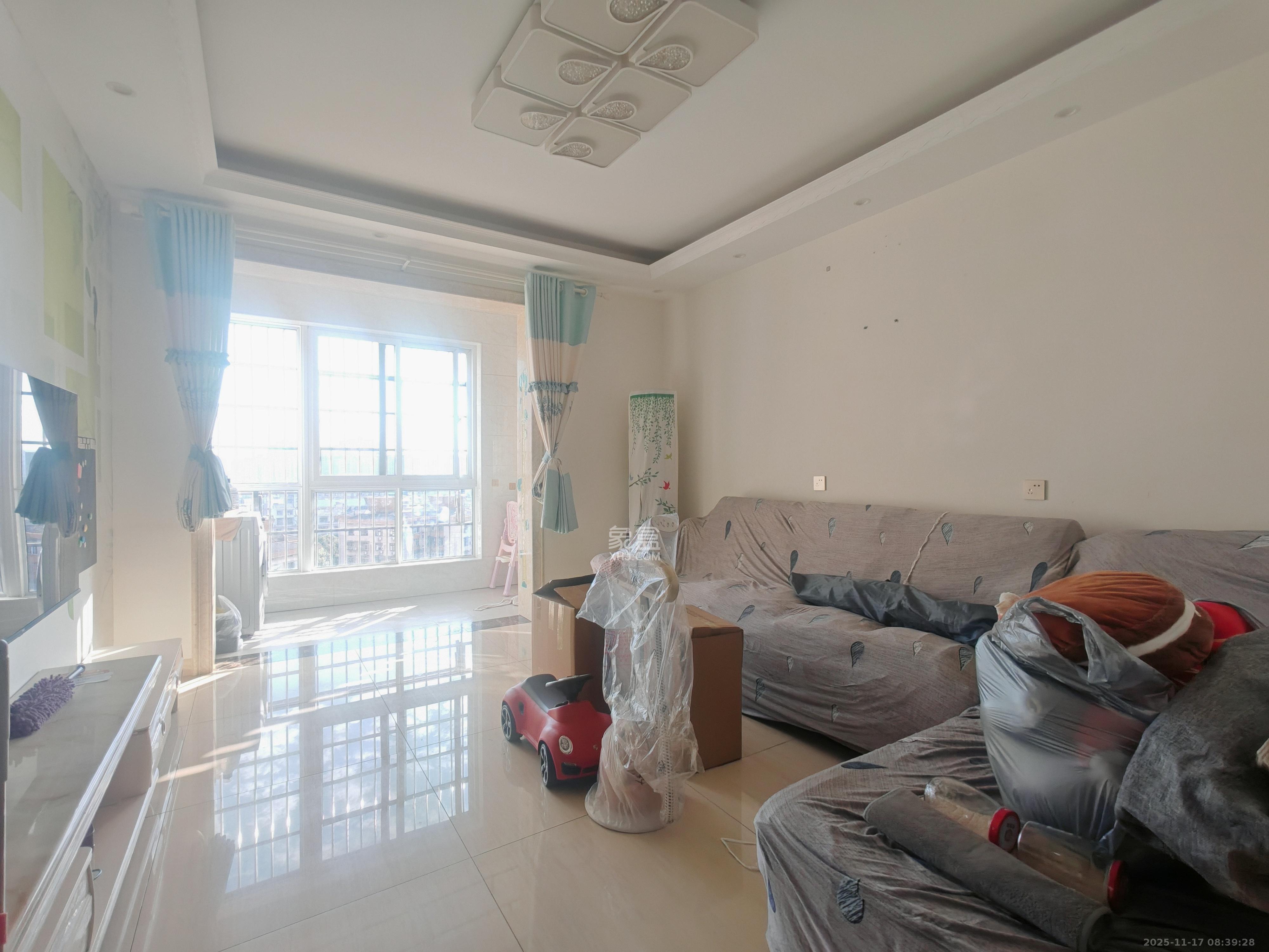 楚天世纪城西苑  3室2厅1卫    2100.0元/月