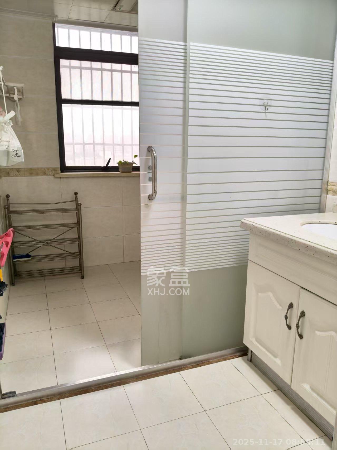 天元涉外景园C区 3室2厅1卫 2600.0元/月 天元涉外景园C区 3室2厅1卫 2600.0元/月室内图