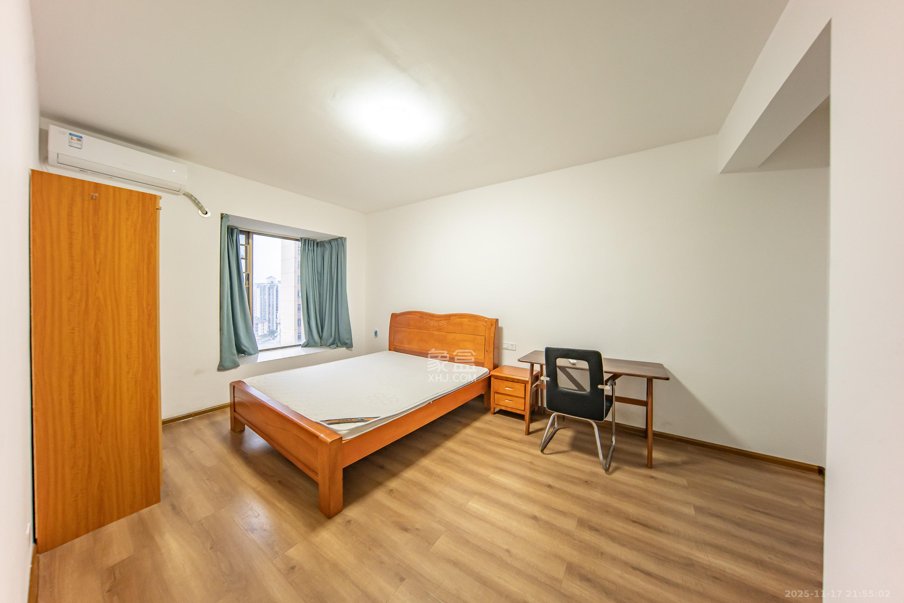 江山帝景雅典  4室2厅2卫    130.0万卧室