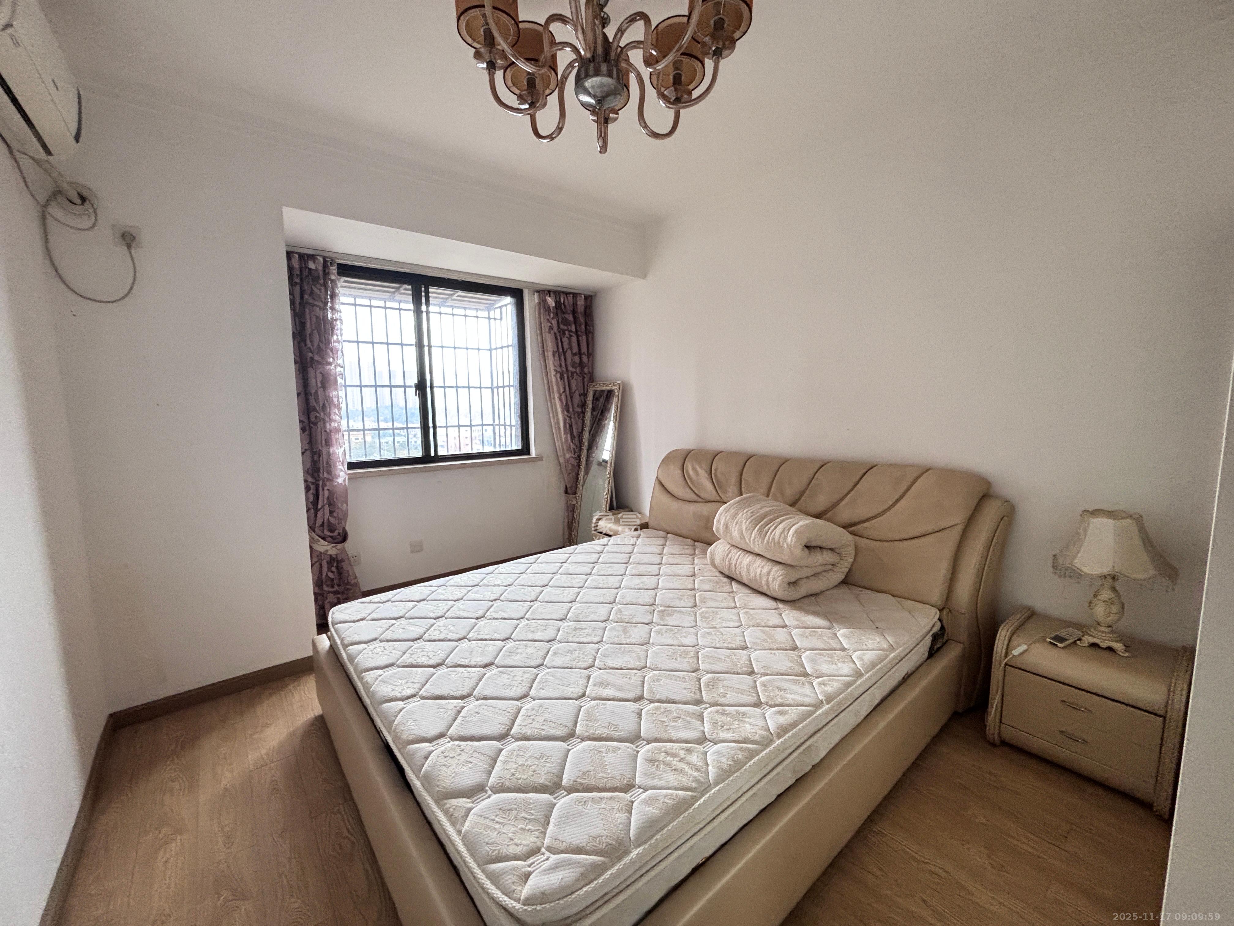 新城国际花都  2室2厅1卫    1400.0元/月室内图