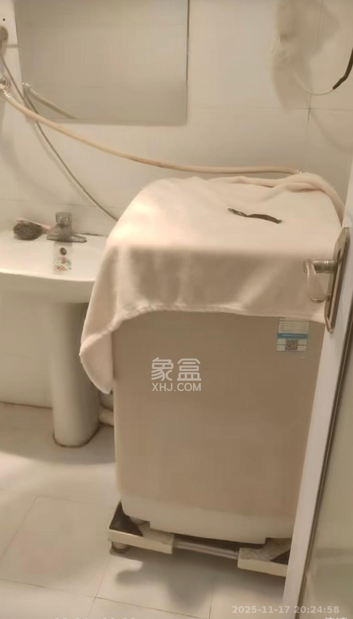 三江花中城  1室1厅1卫    1000.0元/月室内图