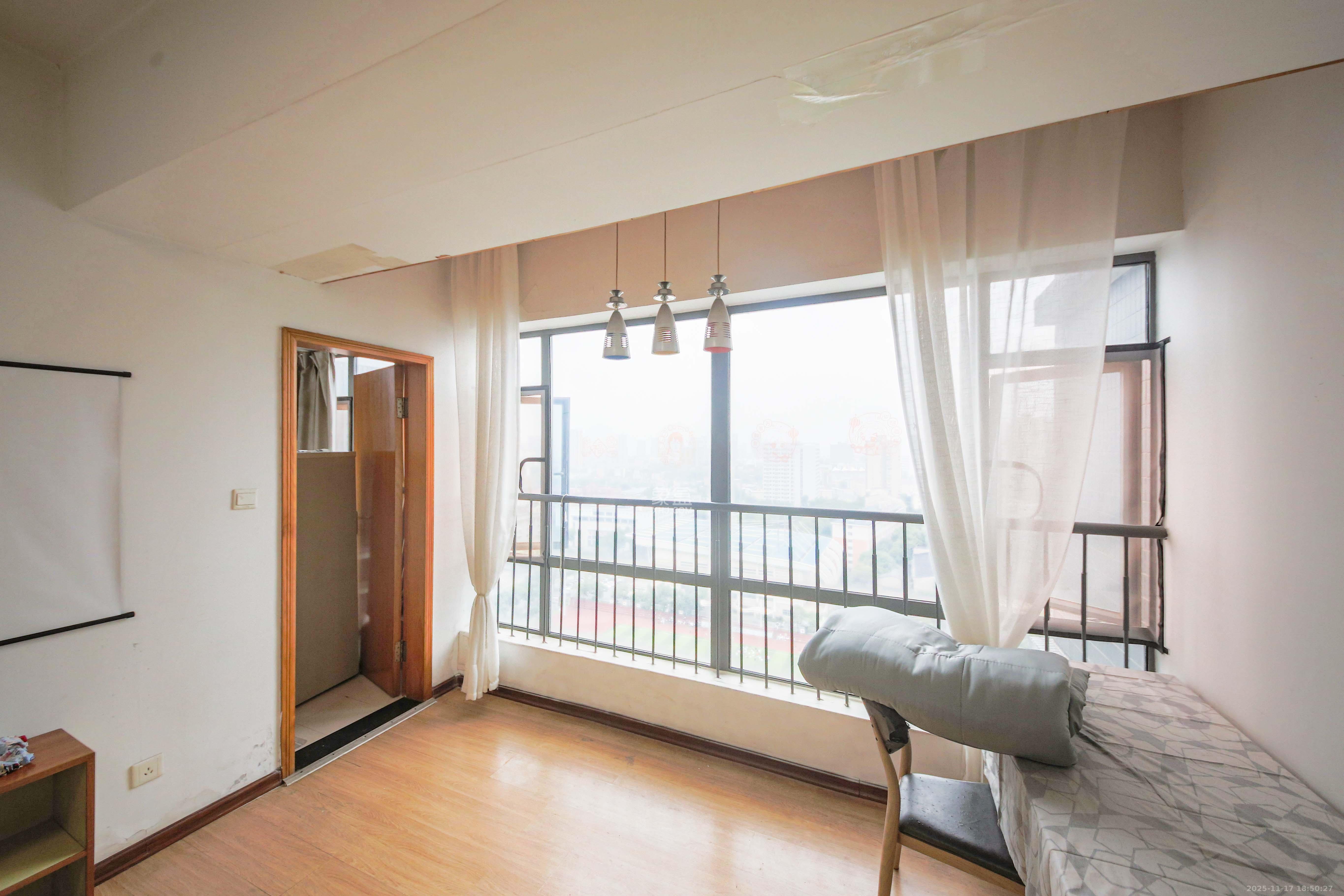 BOBO天下城（CTA财富中心）  1室1厅1卫    47.5万阳台